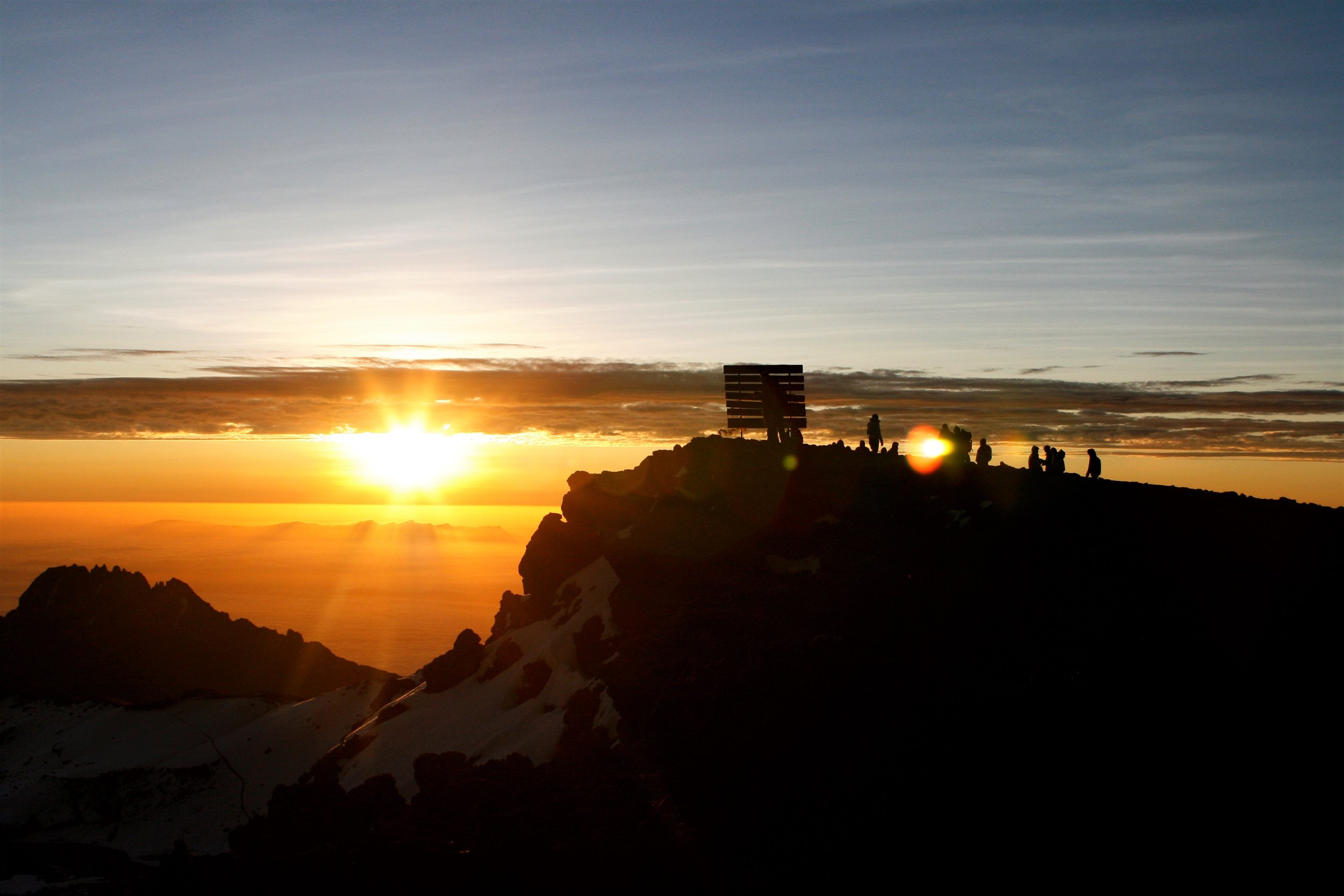 EXPLORAMUNT-KILIMANJARO -5895m.jpg
