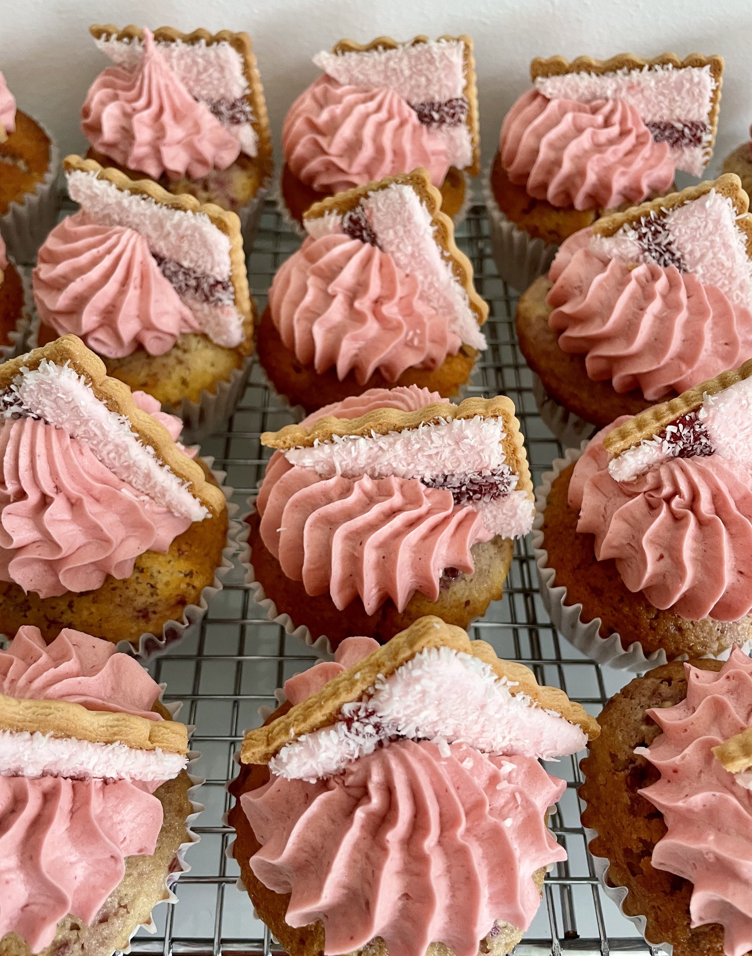 Iced Vovo regular cupcakes