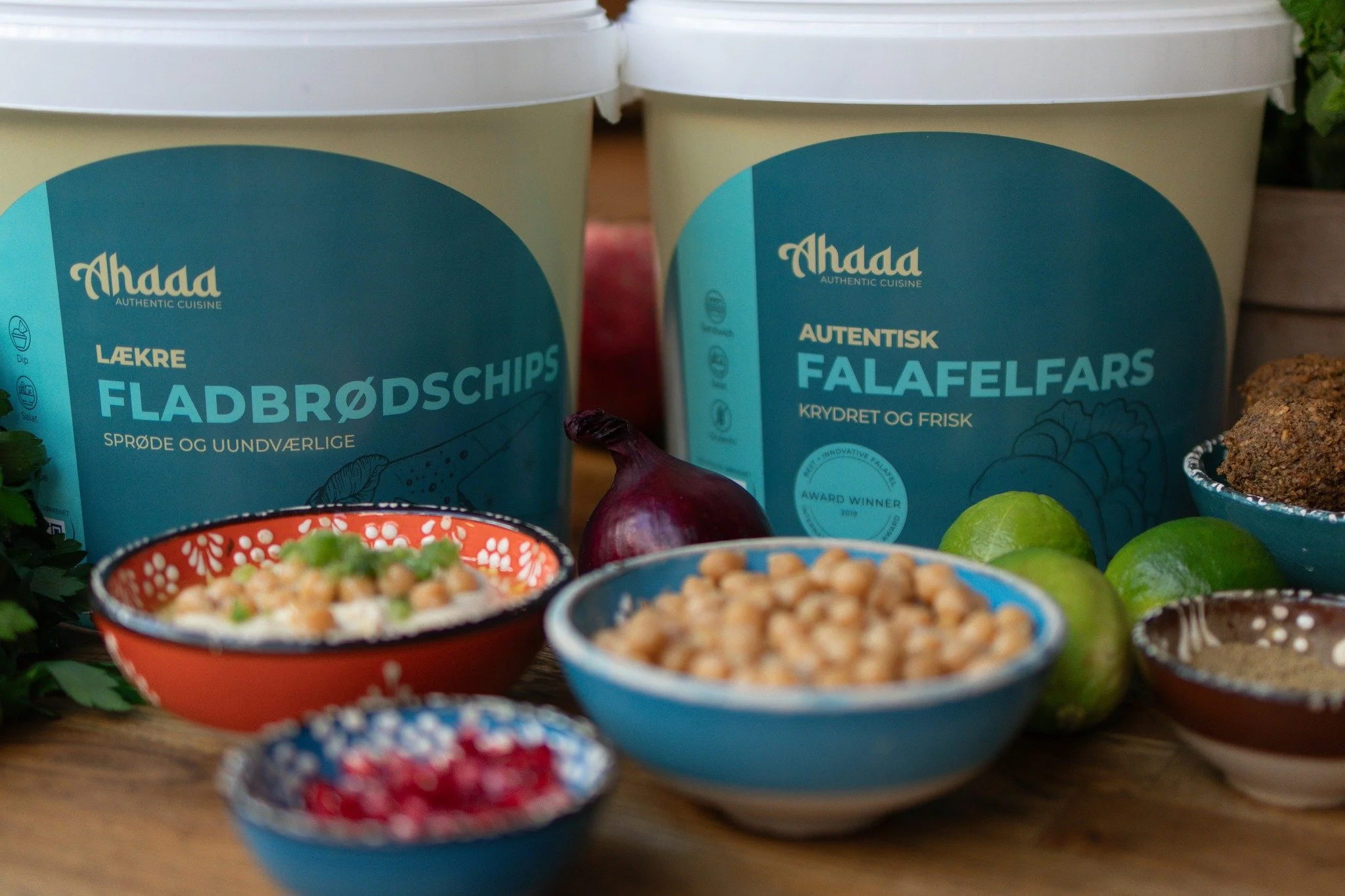 Din hverdag. Din menu. Din smag. 

Ahaaa-produkter er lavet til at passe ind i din hverdag. 

Brug dem, som du vil. 
Pift madpakken op. 
Lav en hurtig aftensmad. 
Eller del en snacksk&aring;l med dem, du holder af. 

Husk vi guider dig gerne via vore