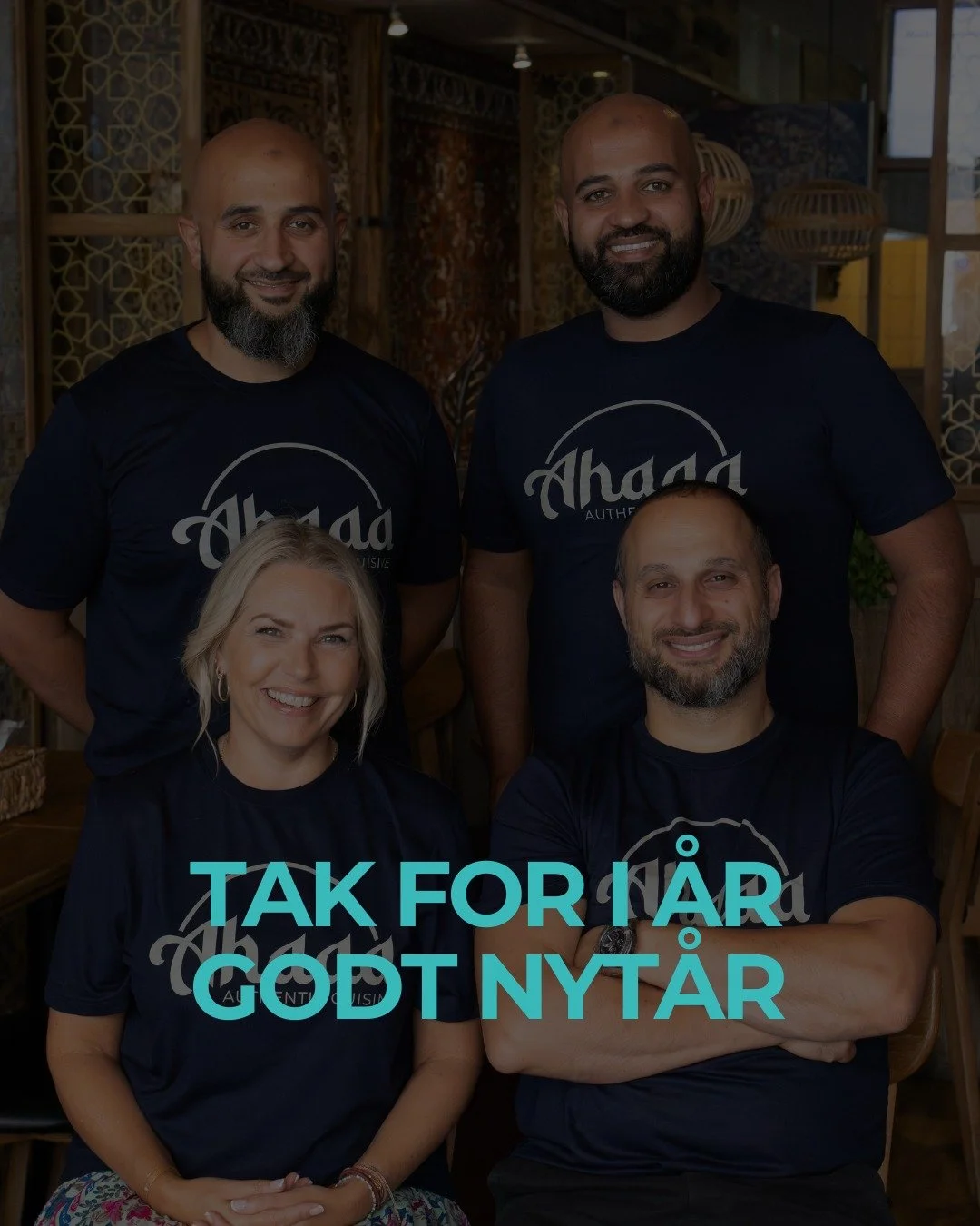 TAK for 2025 &ndash; vi er klar til mere smag i 2026 ✨✨

Fra os alle i Ahaaa-universet: tak.

Tak til jer, der har spist med os p&aring; Bl&aring;g&aring;rdsgade. 
Tak for snakke, smil og jeres nysgerrighed p&aring; vores k&oslash;kken.

Og en s&aeli