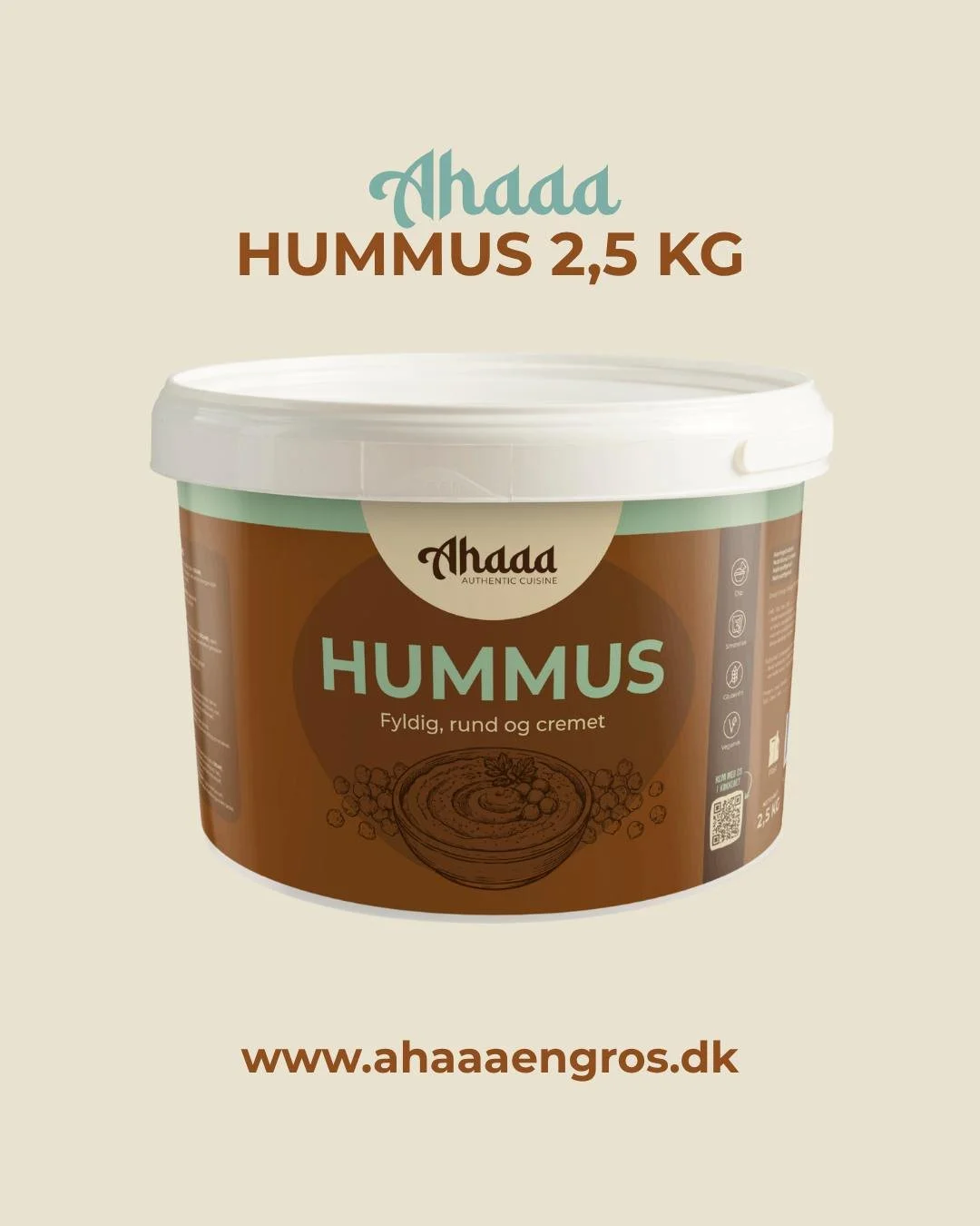 Hummus, der passer til dit k&oslash;kken!

I et professionelt k&oslash;kken handler det ikke kun om smag.

Det handler om stabilitet.
Om konsistens.
Om at vide, hvad du f&aring;r, hver gang.

Derfor har vi lavet vores hummus til engros.

Den samme op