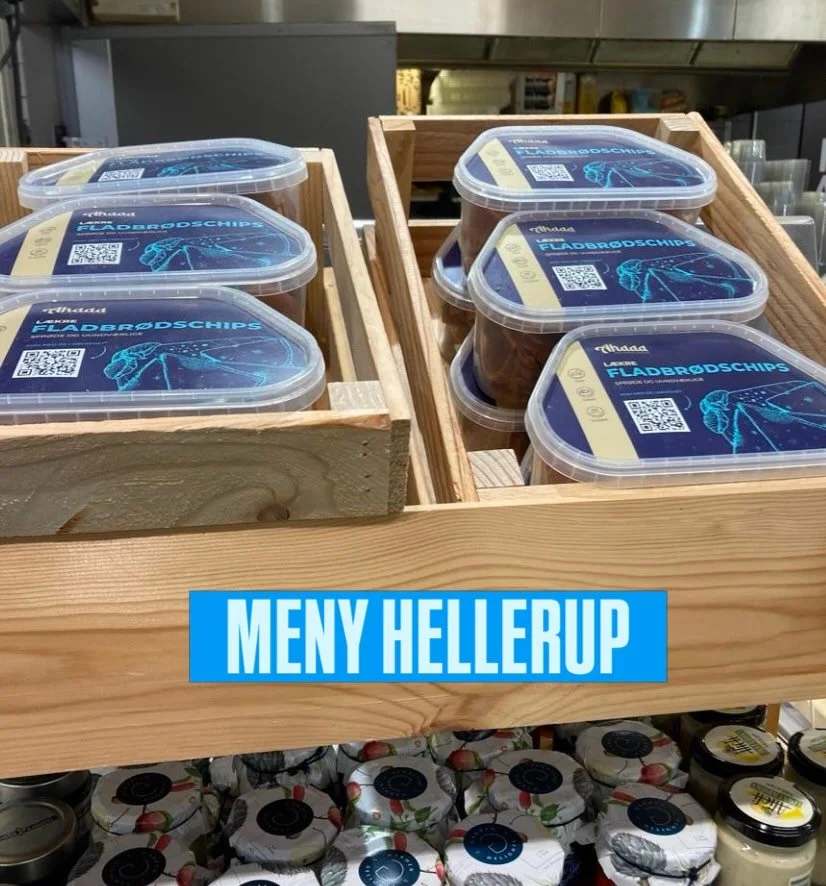 Det g&oslash;r alts&aring; noget ved os at se hylderne fyldt godt op. 👏🏻

Ikke kun fordi vores produkter st&aring;r der.

Men fordi det betyder, at endnu flere f&aring;r mulighed for at tage lidt Ahaaa med hjem.

De seneste uger har vi v&aelig;ret 
