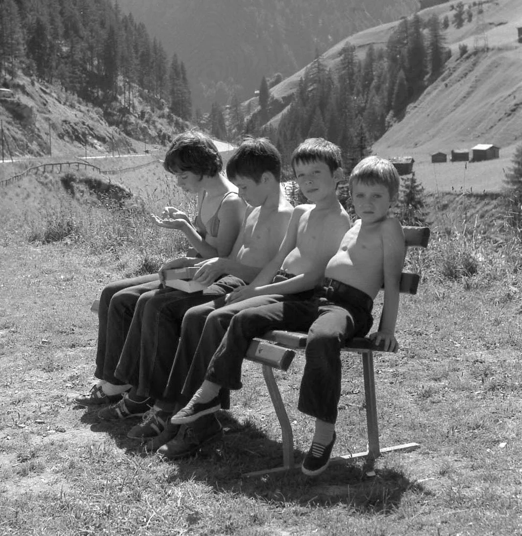Fat tummy competition with my siblings, Austria en route to "Yugoslavia", circa 1973. Mick wins.