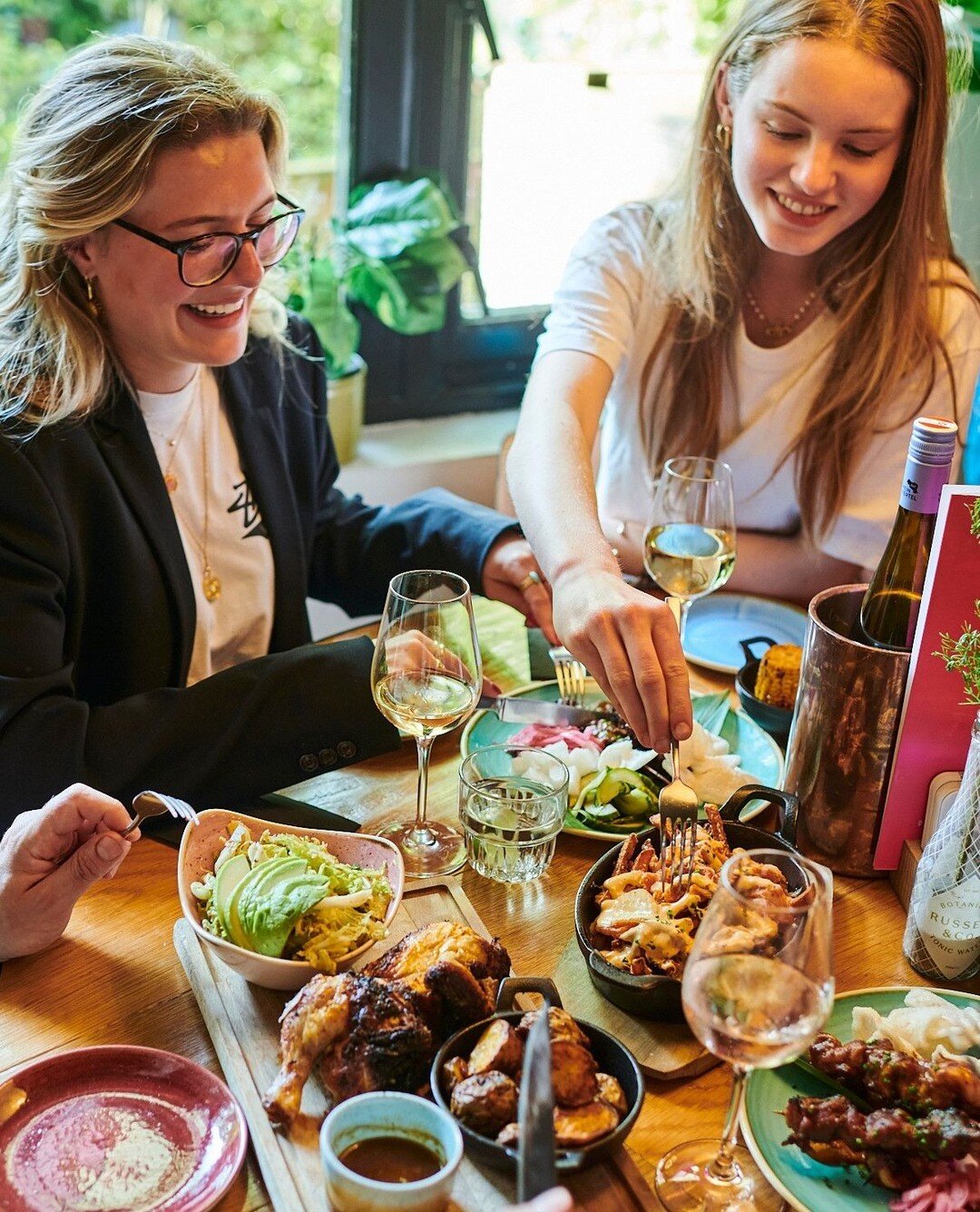 | Storm Isha got nothing on us! 💨 

We're Monday-ready and serving up a storm of flavors with our 'To be or not to be' chicken menu. 🐓🍗✨

Join us at Oslo Beers, where even the wildest storms can't dim our delicious vibes! ⁠
⁠
⁠
#MondayMunchies #Os