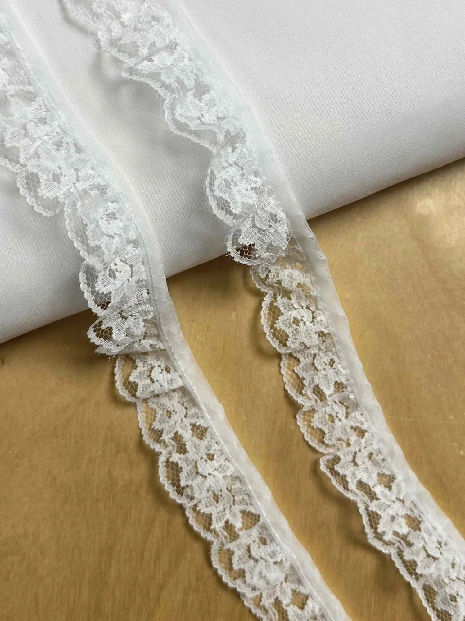White gathered Lace 2.5cm Trim