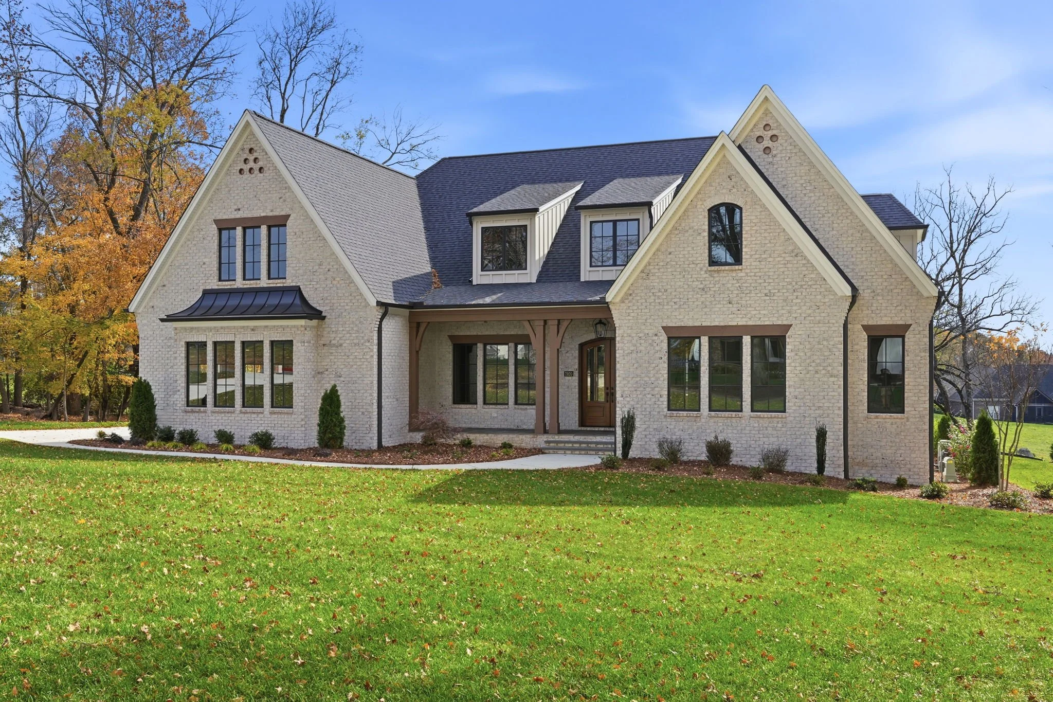 🏠 Experience timeless sophistication in this beautifully designed Trent Adams home located in one of Clemmons&rsquo; most desirable neighborhoods.

This residence blends classic elegance with everyday comfort, offering space, privacy, and style that