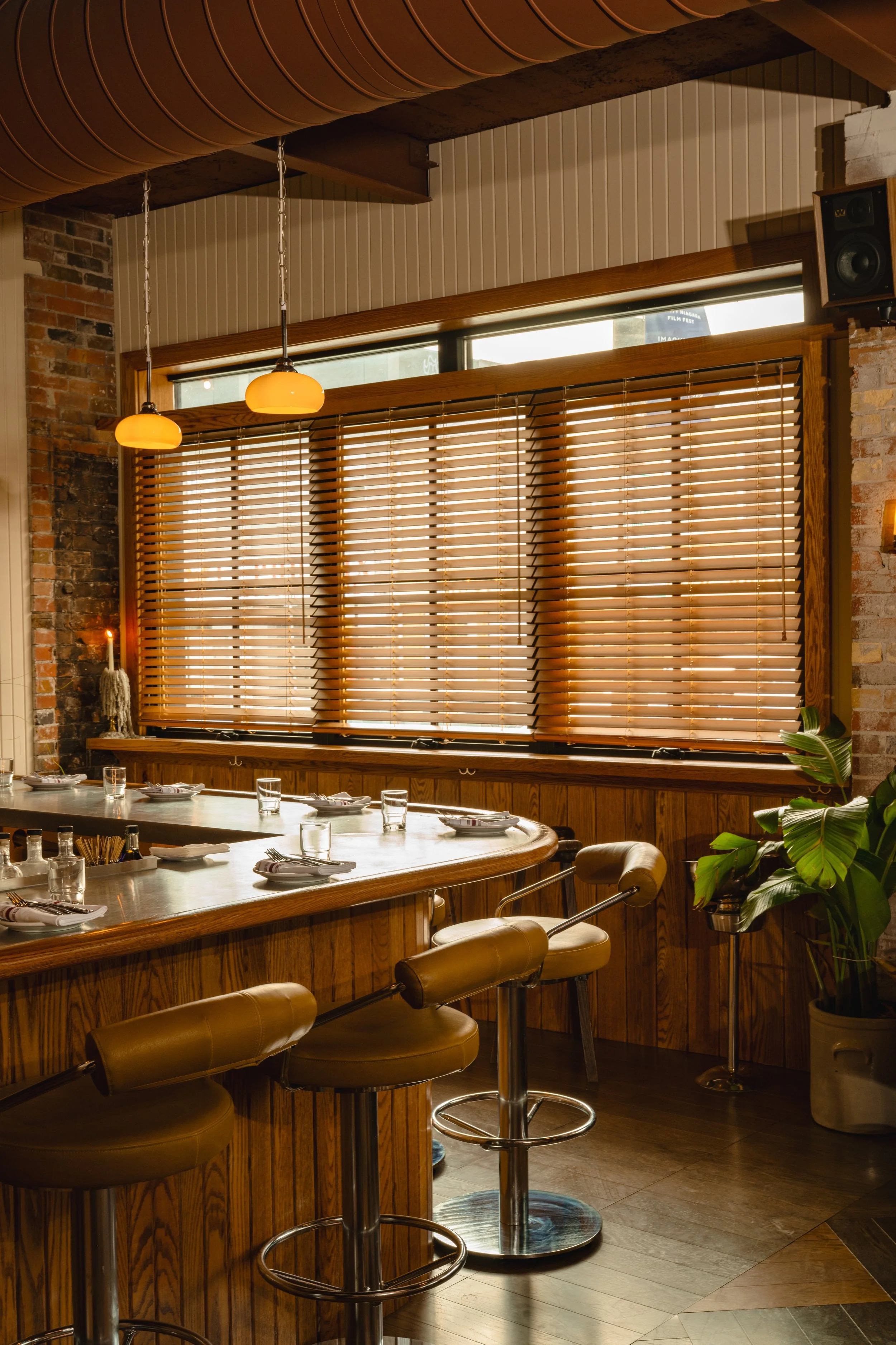  TASTE NIAGARA 
 
 Les Incompetents 