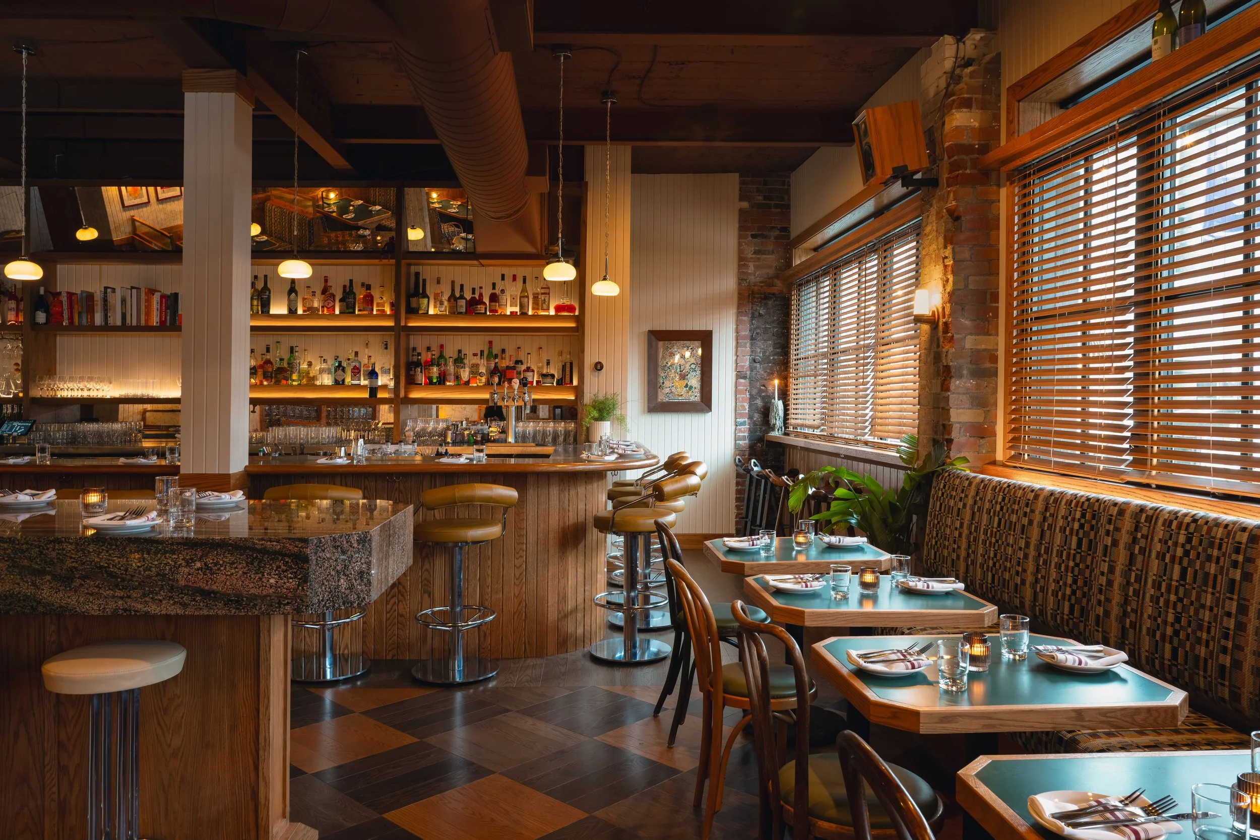  THE STANDARD 
 
 Les Incompetents 