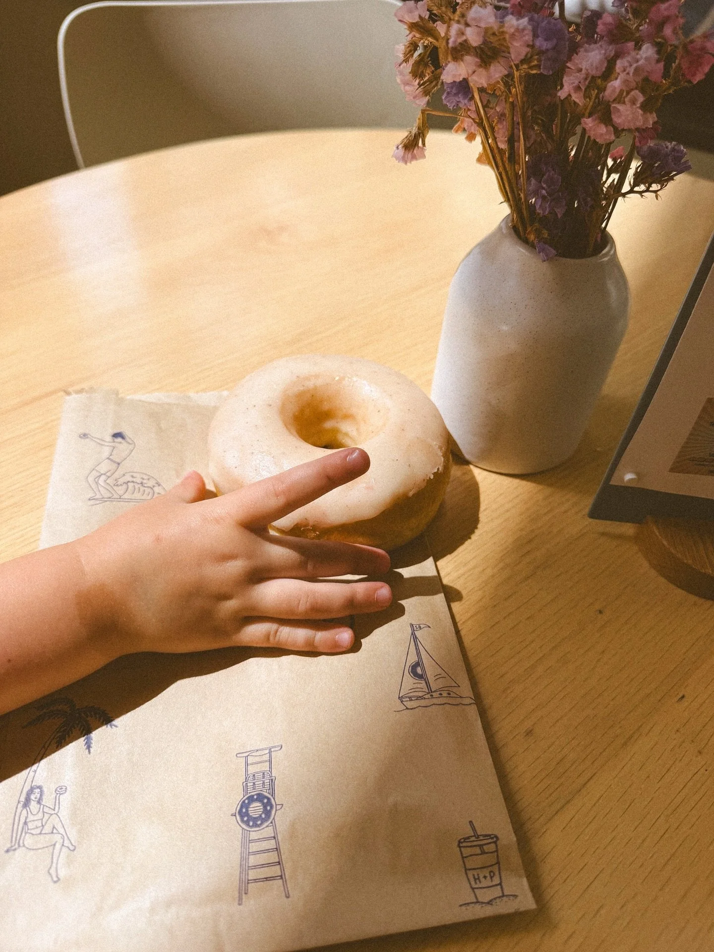 When the golden hour hits @hookandpressdonuts just right and everything feels magical ✨

From-scratch donuts made with organic ingredients, perfect coffee, and that cozy atmosphere where kids can be kids and parents can actually breathe. This is what