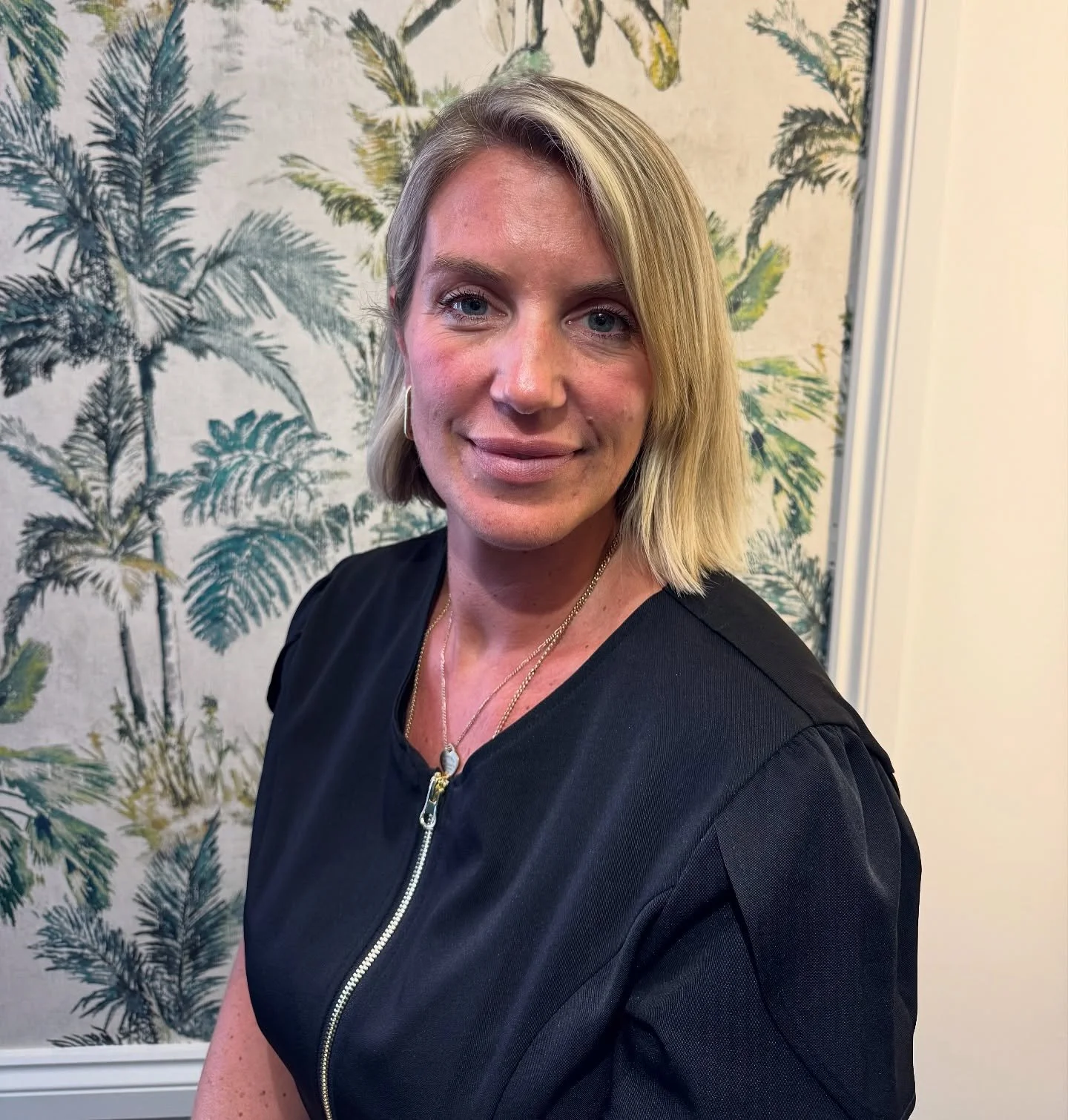 NEW COLLECTIVE MEMBER ALERT💚

Welcoming Sian our new Aesthetics Practitioner to the team🙌🏻

Here&rsquo;s a little insight in to her world. When we say you&rsquo;re in safe hands we mean it🫶🏼

I have been an aesthetic practitioner for 6 years, ha