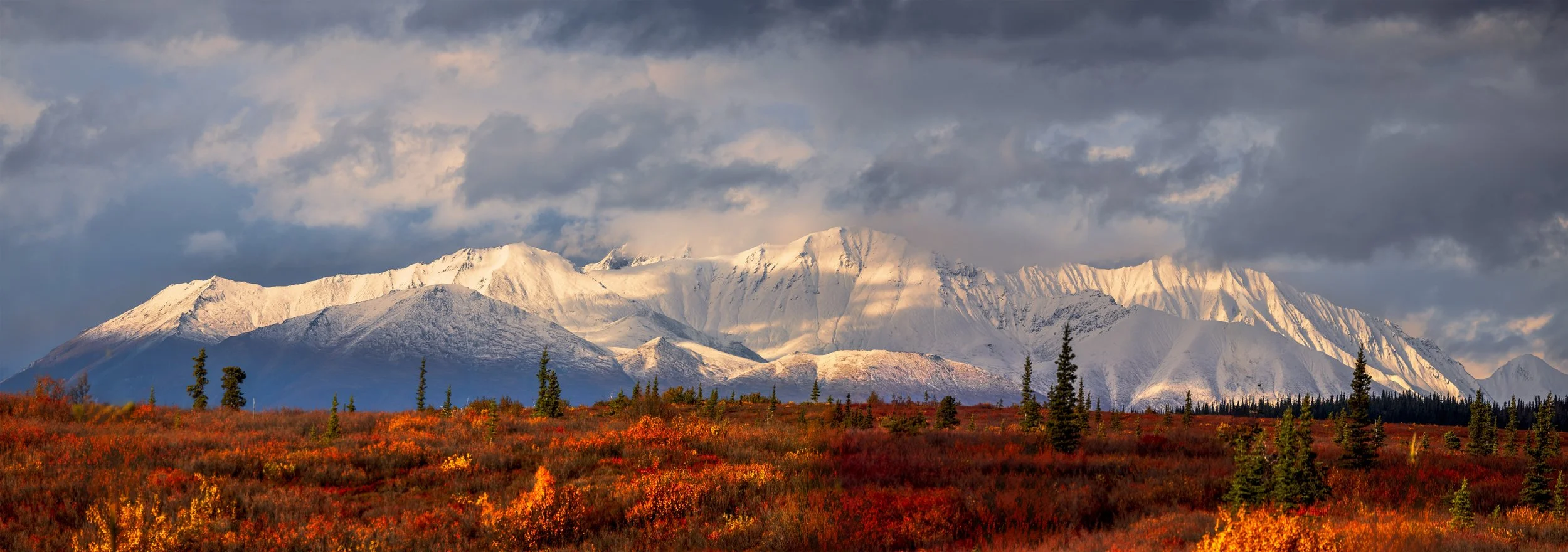 Autumn tundra and snowy mountains in Alaska photographed during a fall photo expedition led by Jan Šmíd, Master QEP
