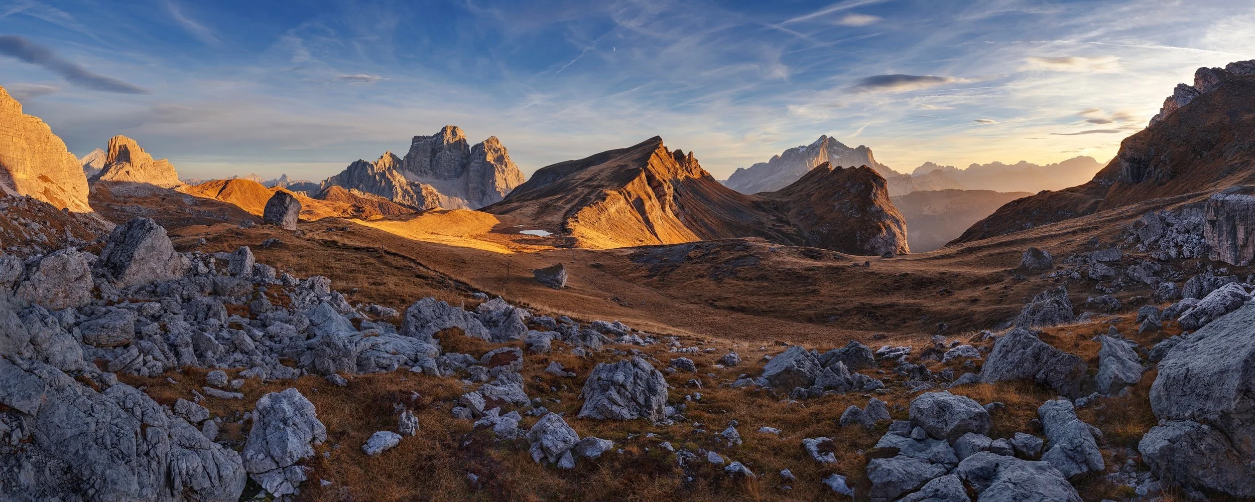 Autumn panorama of Giau Pass, Dolomites. Captured by Jan Smid Master QEP during a landscape photo expedition led by Jan Smid.