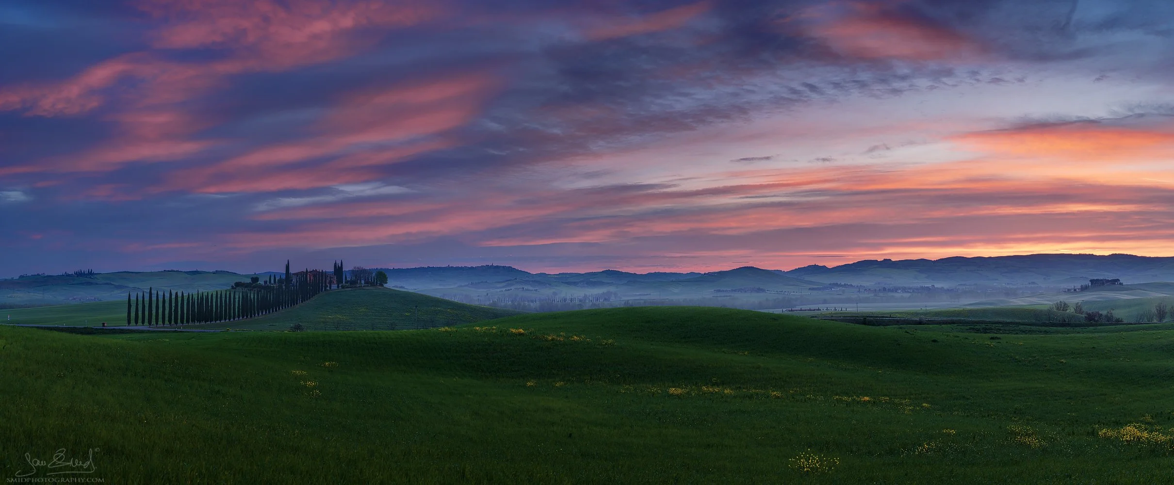 Miracle in the Sky: 2023 pre-sunrise panorama of Poggio Covili villa with pink morning mist. Expertly captured by Jan Smid, Master QEP.