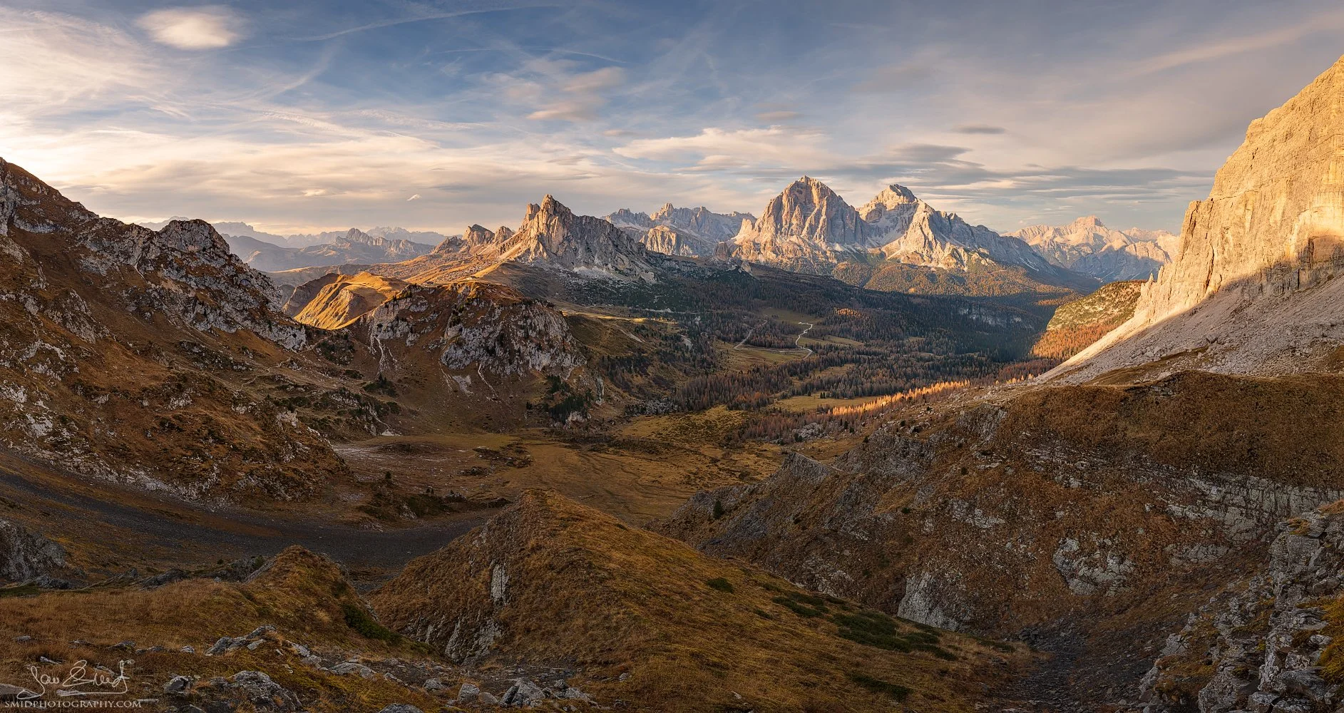 Golden light over Passo Giau and Tofana di Rozes – autumn view from Forcella Giau with larch-filled valley, captured during our Dolomites photo expedition with Jan Šmíd Master QEP