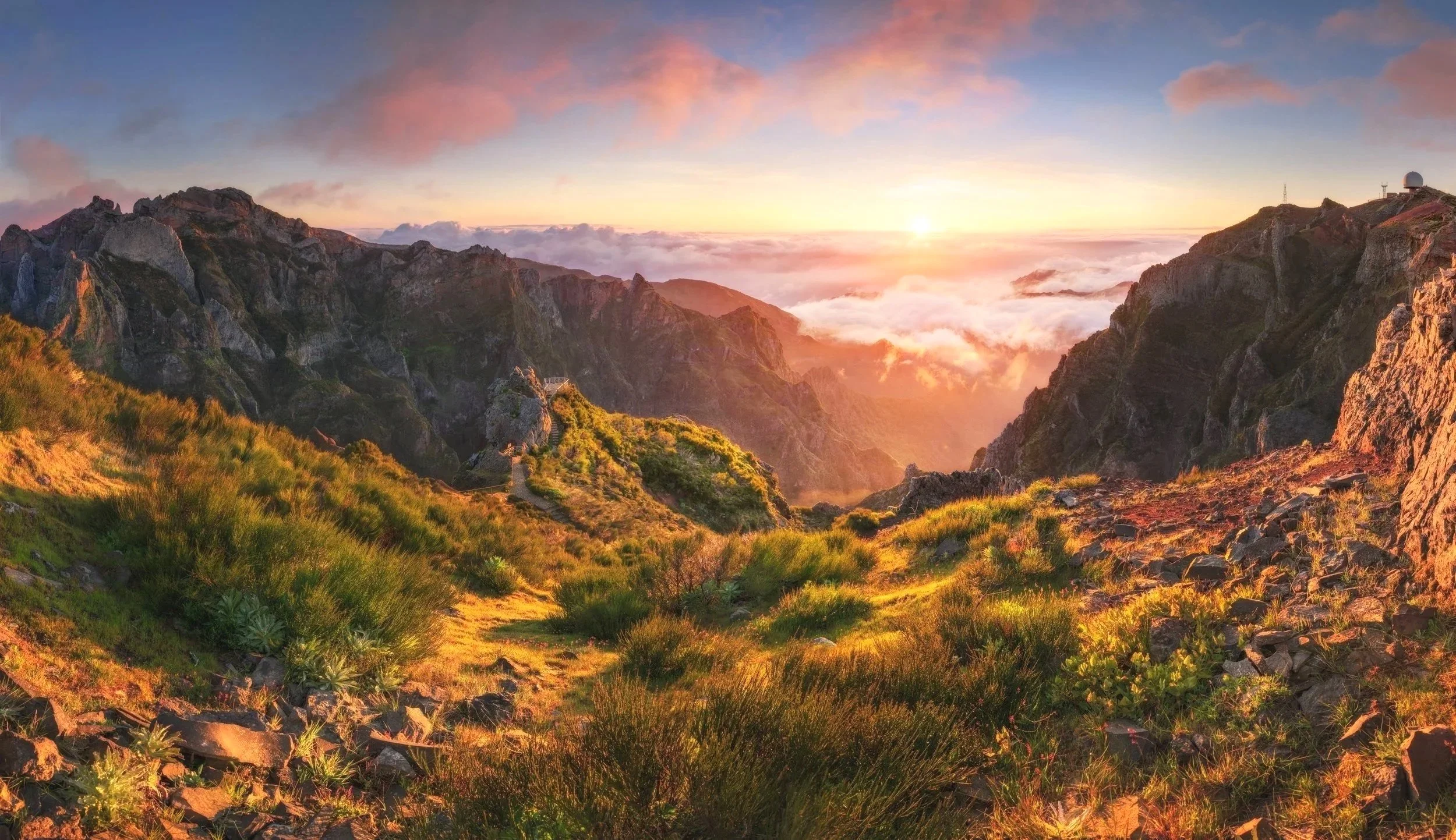 Sunrise landscape from Pico do Arieiro during the Madeira photo expedition by Jan Smid, Master QEP.