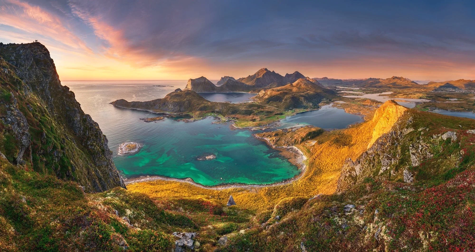 Masterful sunset panorama from the summit of Offersøykammen, Lofoten, overlooking the jagged peaks and turquoise coastal bays. Captured during a Jan Smid photo expedition.