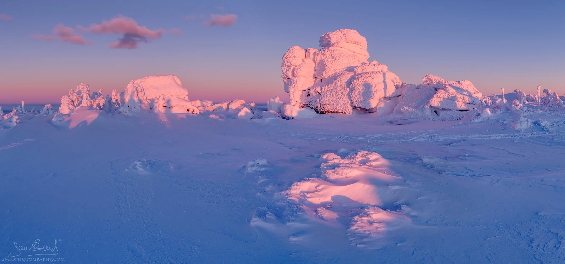 Panoramic winter sunrise in the Giant Mountains titled Pink Islands, featuring frozen rocks glowing in pink light, by Jan Smid, Master QEP.