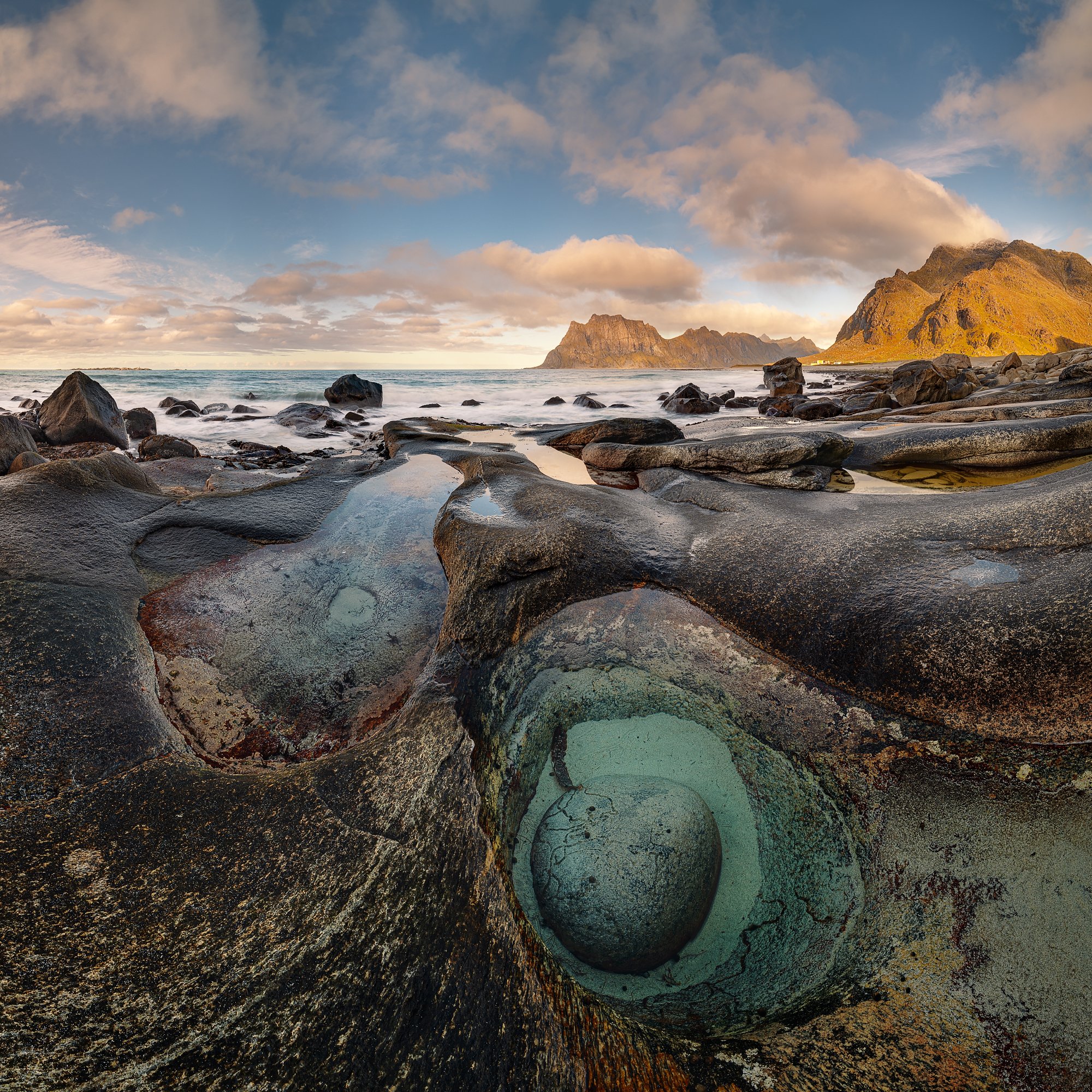 Masterful landscape projection of the Dragon's Eye rock formation on Uttakleiv beach, Lofoten, engineering the perfect golden hour light during a high-end photo expedition by Jan Smid Master QEP.