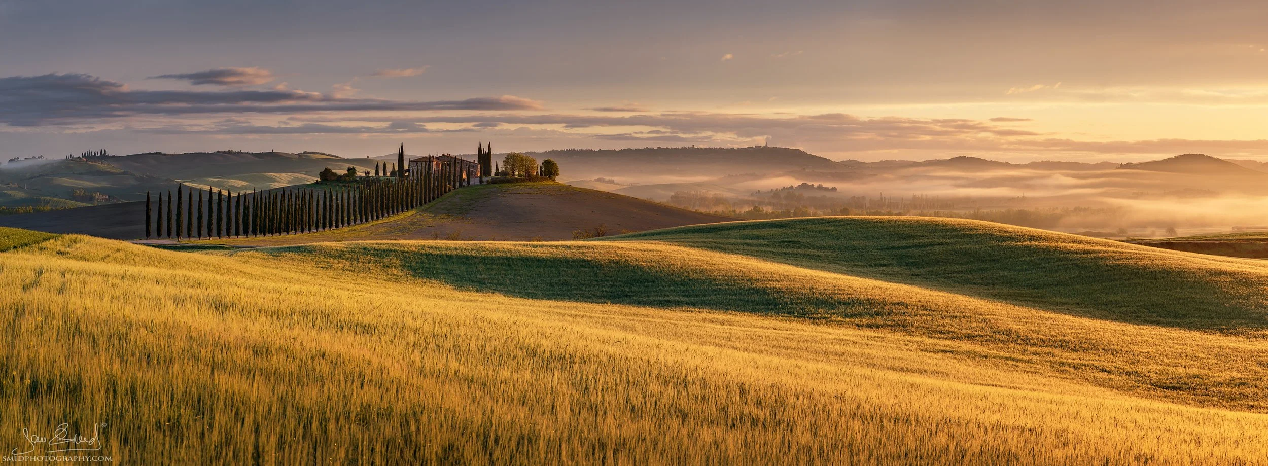 Poggio Covili: 2019 sunrise panorama of the famous cypress alley near Bagno Vignoni. A unique vantage point discovered by Jan Smid, Master QEP, scouting Tuscany since 2017.