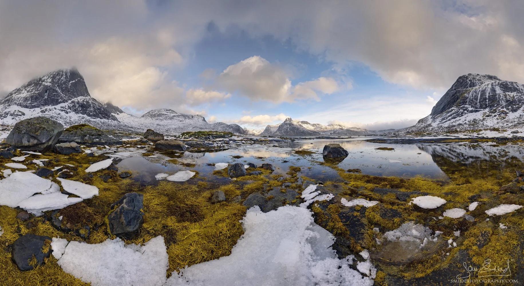 Wide 2025 Lofoten photo expedition panorama by Jan Smid Master QEP at the end of a winter golden hour workshop.