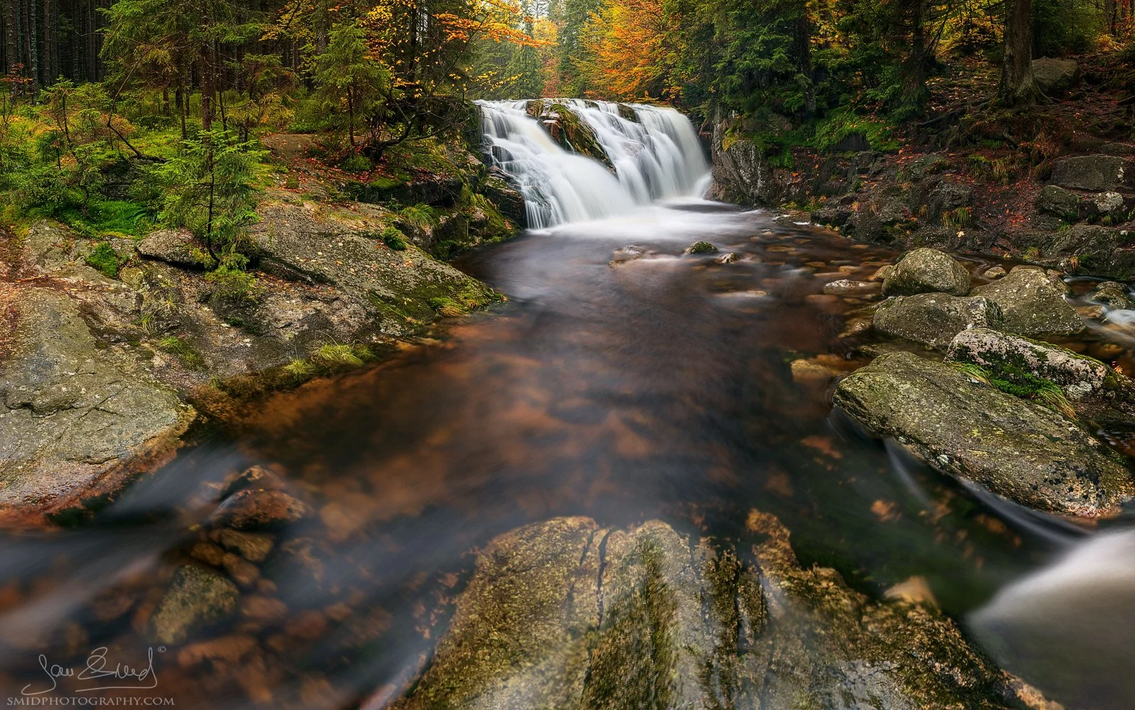 Long exposure panoramic photography of the Elbe river in autumn, Giant Mountains, titled On an Autumn River Elbe, by Jan Smid, Master QEP. 2020.