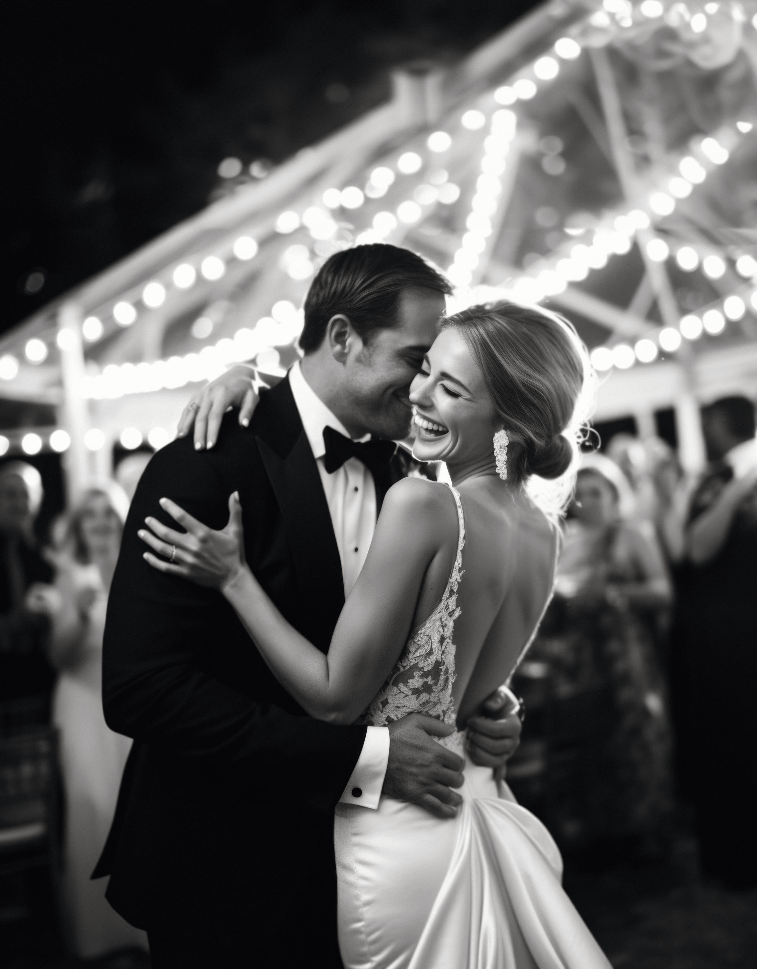onesatelier_wedding_black_and_white_picture_b2d0dbc1-3573-4304-8e92-663ae993ba2b.png