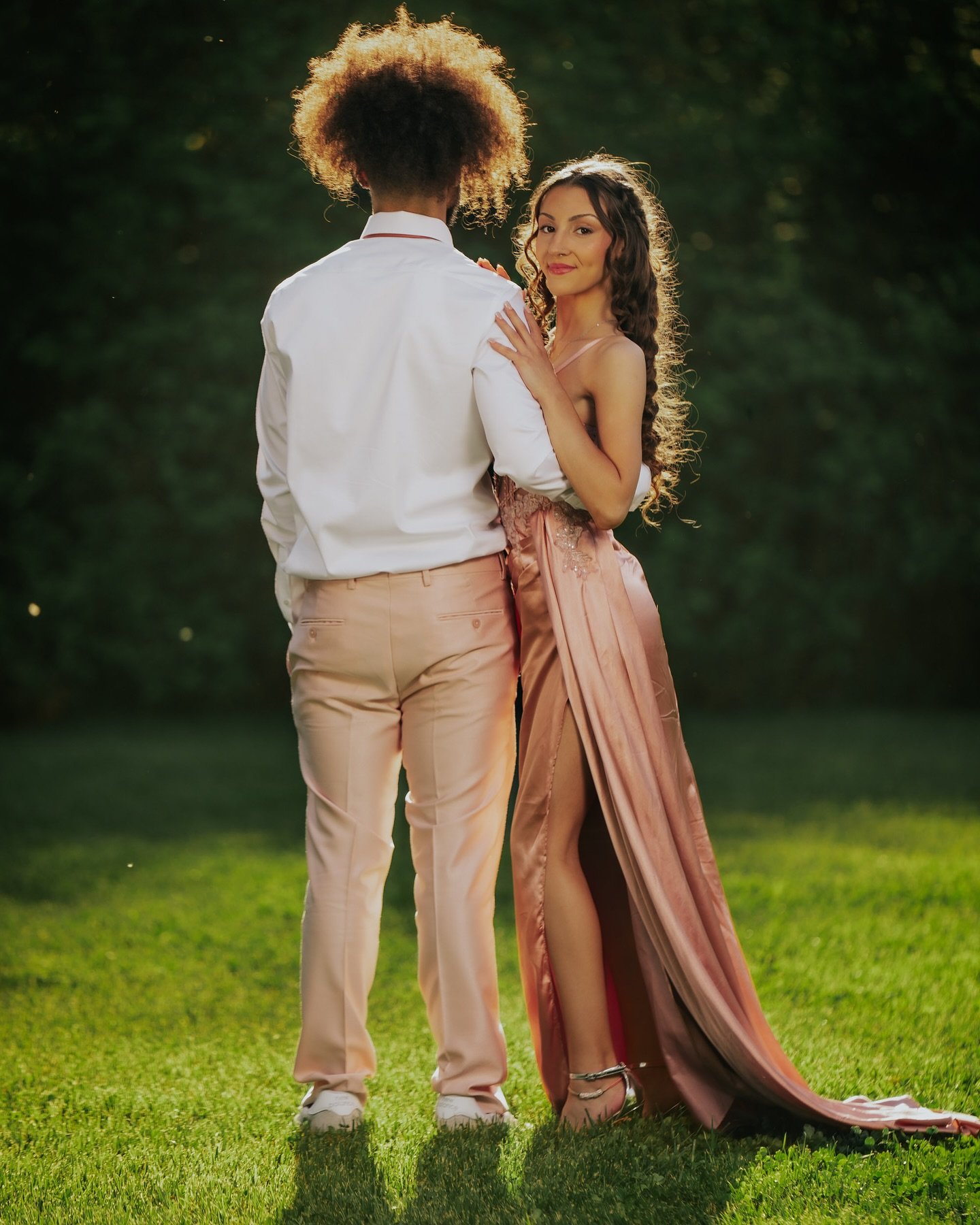 A glimpse at my latest photography work 📸 

DM me for your next grad, family, prom, or simply just photos for fun!