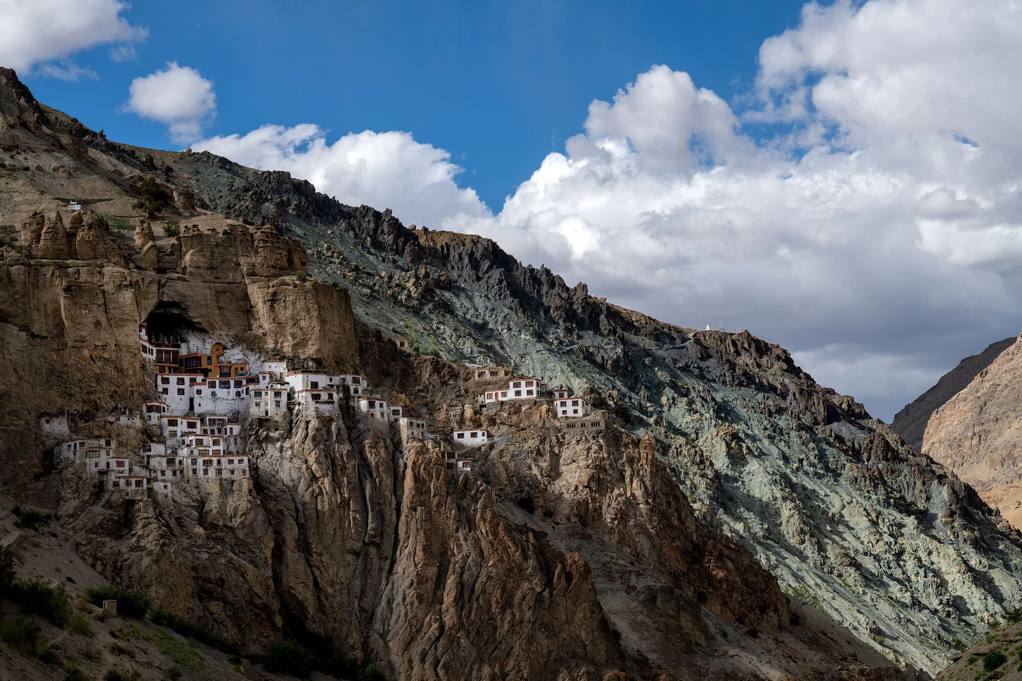 Phuktal Gompa an der Felswand über dem Tsarap, Zanskar