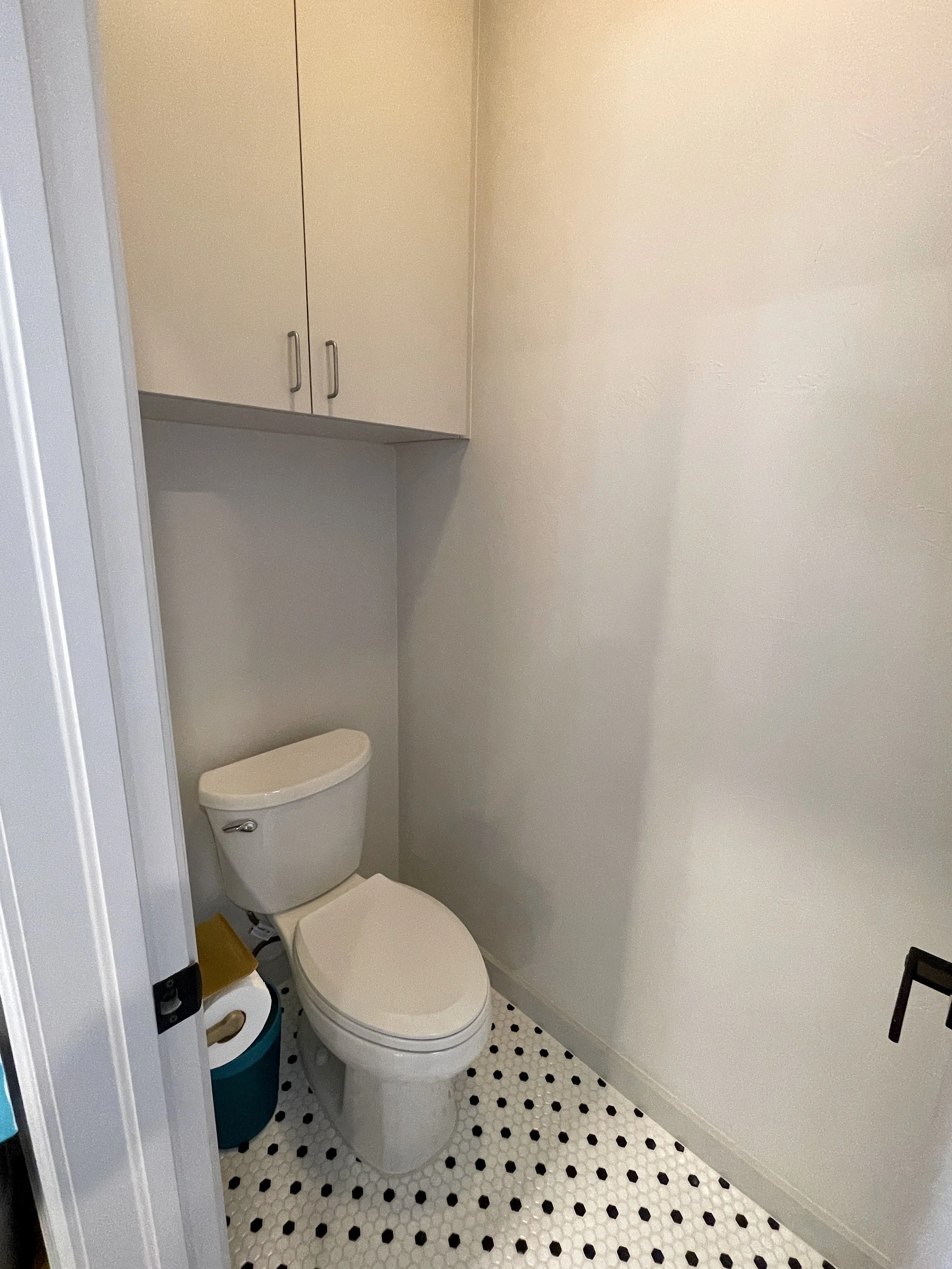 Half bath off kitchen.JPG