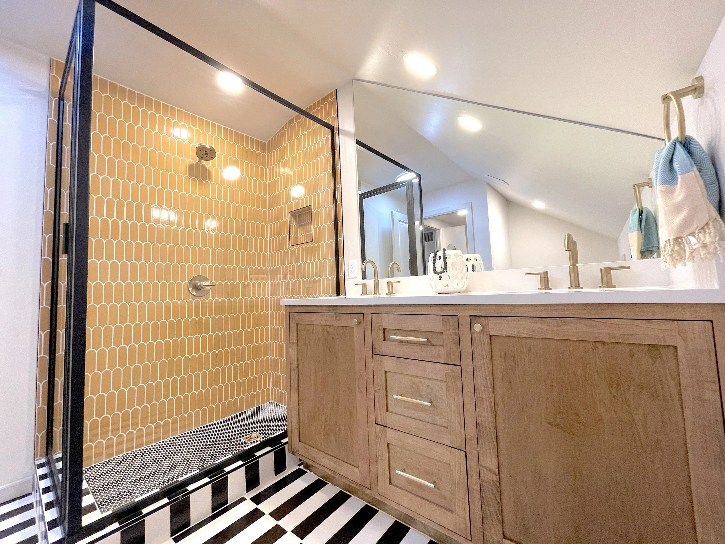 Walk in Shower & Vanity area.JPG