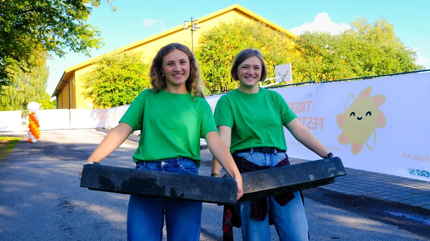 TREFF festivalen rigges hverken opp eller ned av seg selv. All &aelig;re til det fantastiske frivilligcrewet som ga jernet hele dagen, b&aring;de i d&oslash;ra, som solskinnspatrulje og som vakter! 🤩 #&aelig;rbesk&aelig;rer

Foto: Hedda Oven Halvors