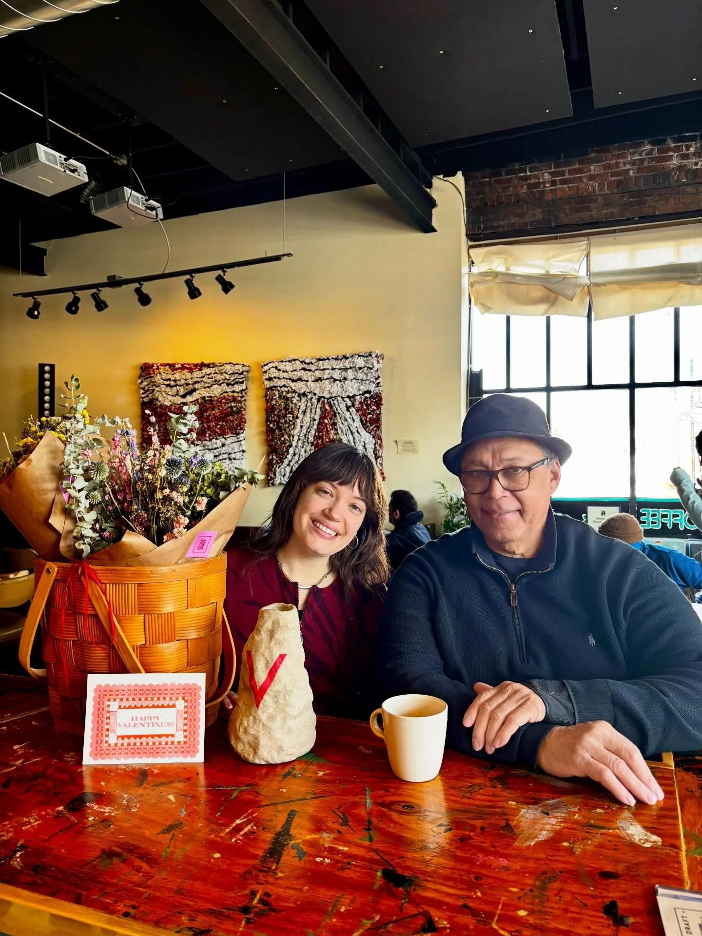 Impromptu valentines spread today @moondogdetroit 💕💌💘💕 @bluemoon.radio starts at noon! 

✨handmade ceramic vases by @__kenjiro + @bradenbradenbradenbradenbraden 
💐everlasting dried bouquets + garlic @jarofarm 
💌risograph valentines cards by @ra