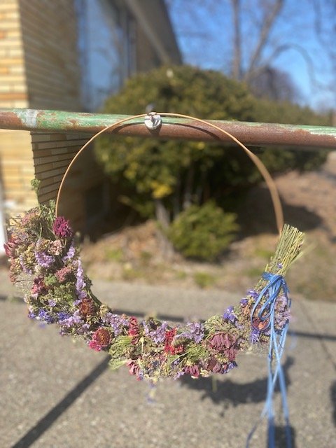 Wavy Spring Wreath - 14"