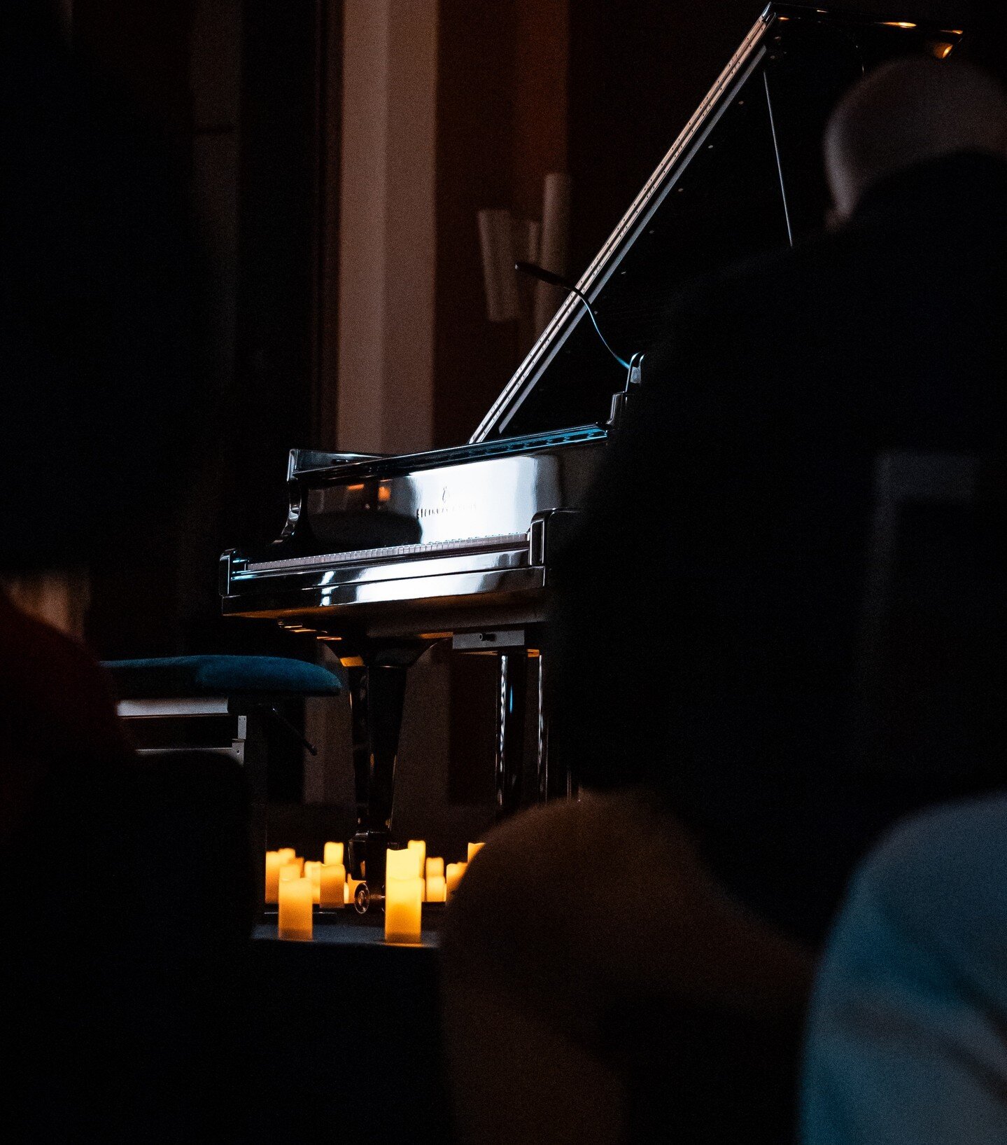 Martha Argerich, dit que le piano est un peu comme un amant d'un soir... c'est vrai qu'il faut toujours s'adapter &agrave; cette nouvelle rencontre, &ccedil;a fait partie du jeu...
#piano #concert #musique #adaptation #mouvement #surprises