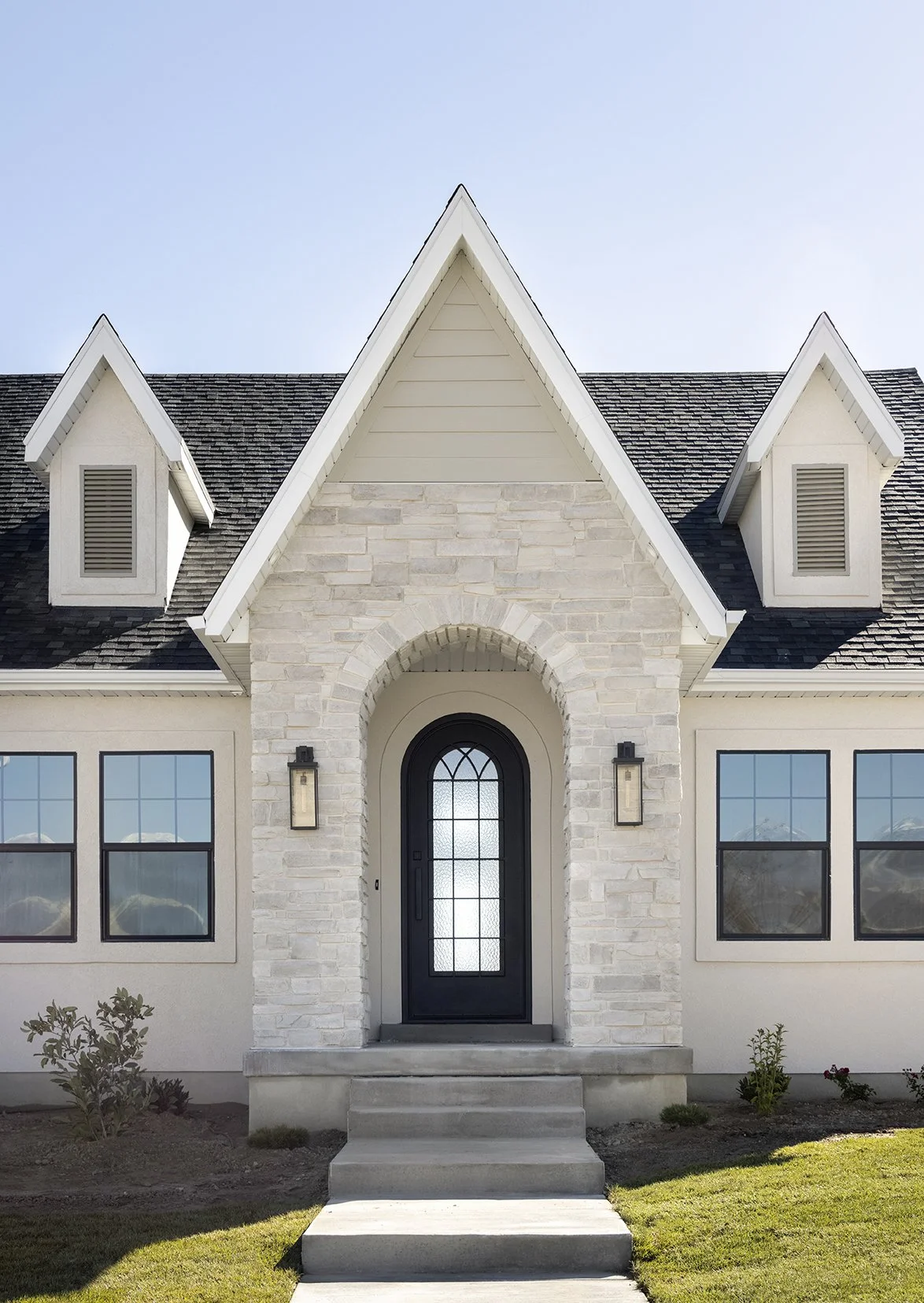 BEP082_Harrison_European Romantic_PreSold_EXT_Arch_Peak_Window_Front Door_Covered Porch.jpg