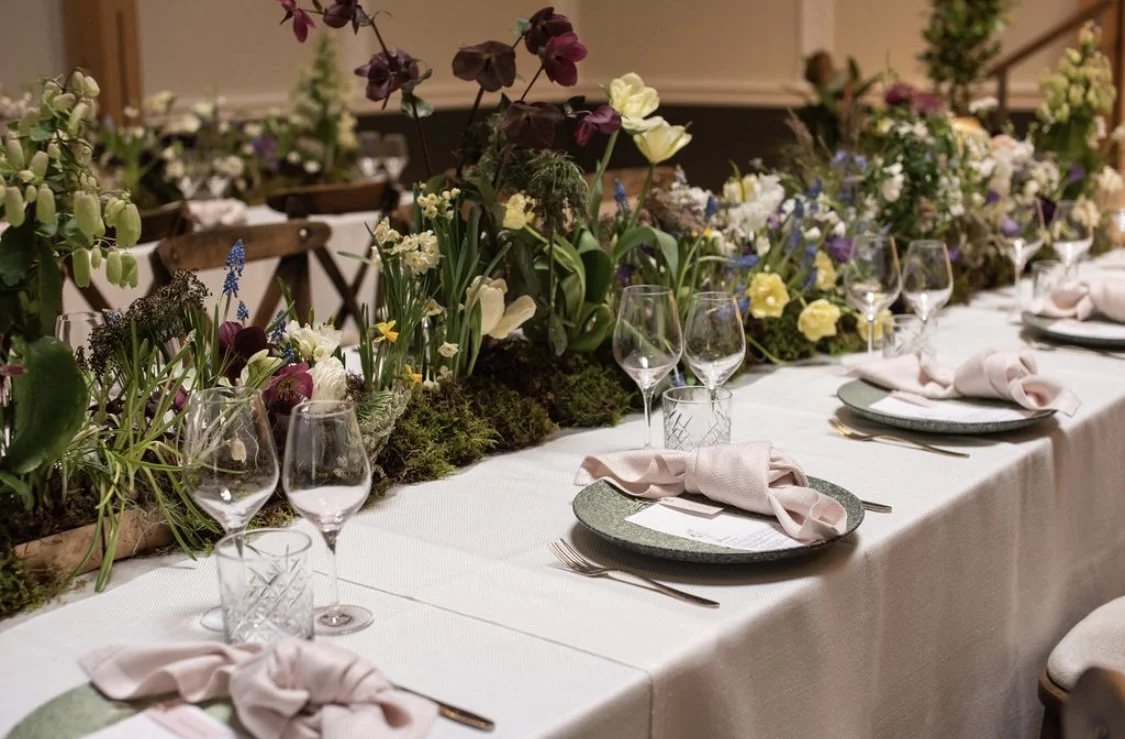 Sustainable wedding table decor and flowers