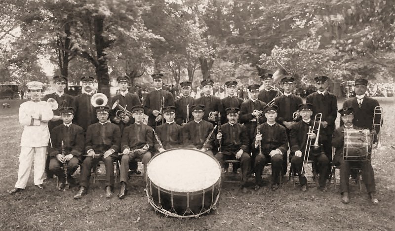 Newport-Band-1915.jpg