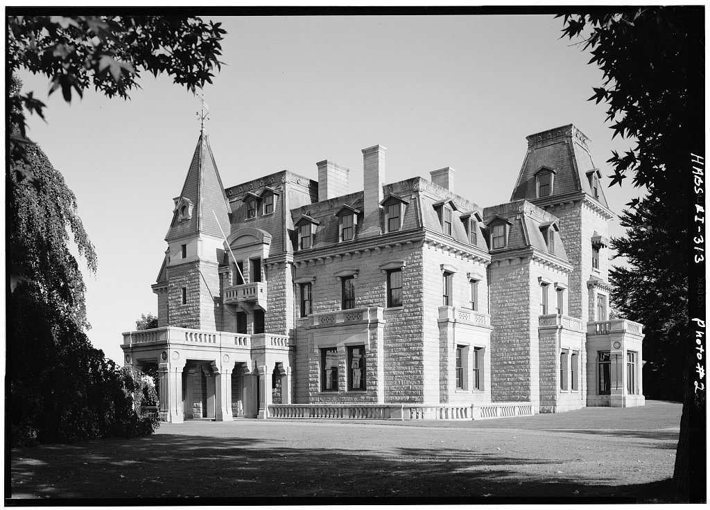 Music at Chateau-sur-Mer</a>