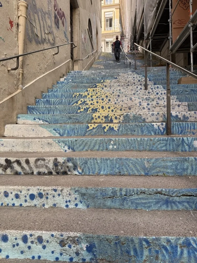 Dieselbe Treppe, von der Seite