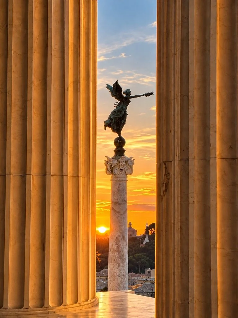 Der Engel zwischen den Säulen des Vittoriano