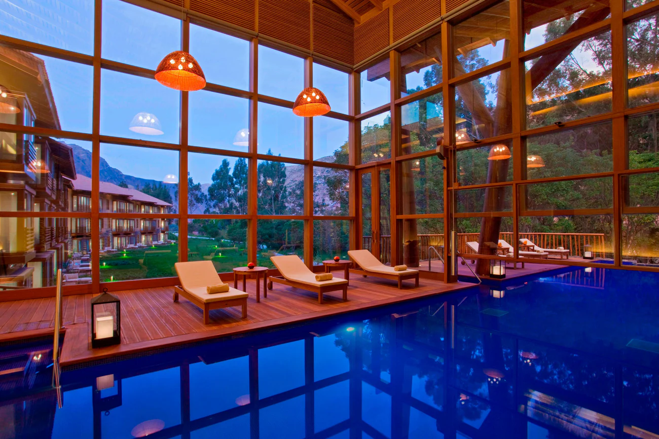 cuztl-pool-3880-hor-clsc.jpg