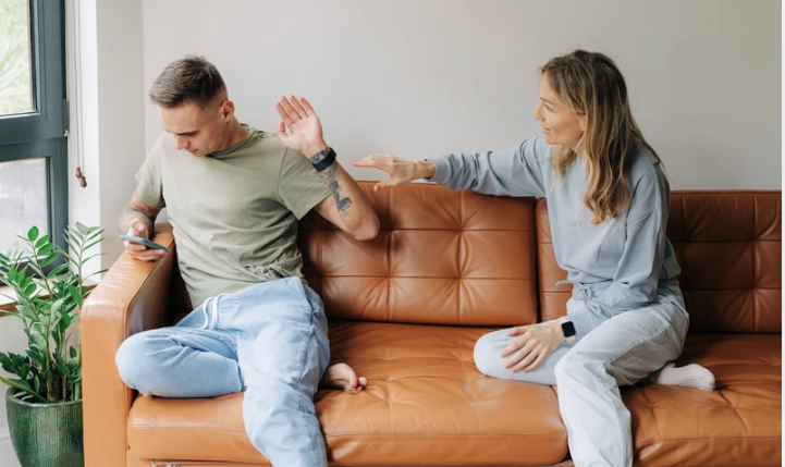 What Relationship Avoidance and Stonewalling Look Like 