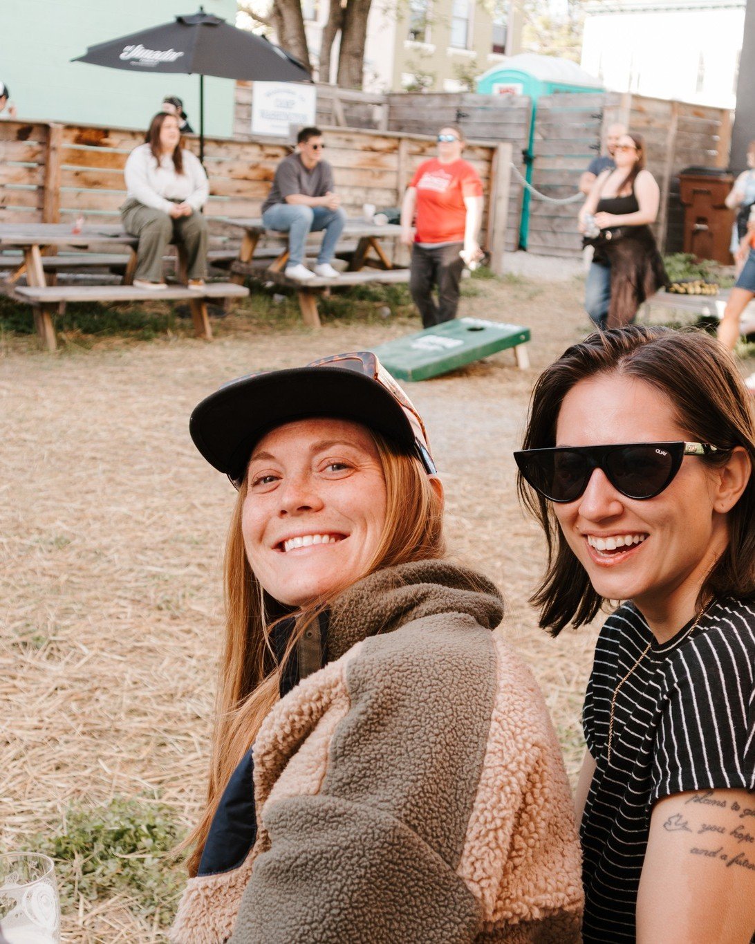 Join us at HighGrain Brentwood Brewpub for a Sapphic Sunday Funday! Filled with drinks, food, giant beer pong, corn hole, games and more! All ages welcome! July 6th from 12pm to 4pm, see y'all there! 🍻

#lgbtq #sapphic #cincinnati #events #lesbian #