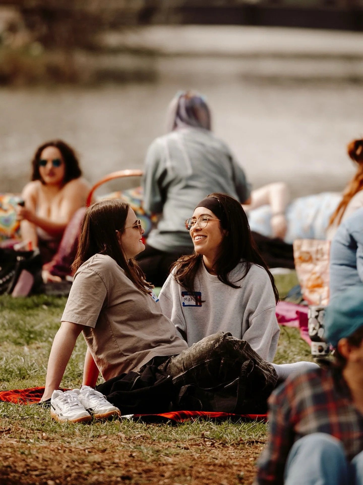 Spending an afternoon in the park with 450+ sapphic people was a dream. Thank you Columbus for the warmest welcome 🧡 we can&rsquo;t wait to see you soon!! 

📸 @caitlinchriseneephoto 

#columbus #sapphic #events #lgbtq #midwesternlesbian
