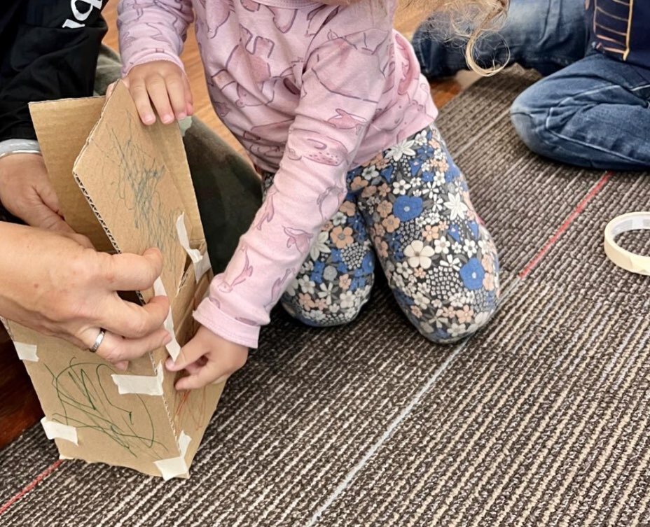 Here we have our Garden Class learning about patterns, symmetry, and balance. With construction being so prevalent in the city we live in, the Garden Teachers infused building projects into their curriculum to encourage the connection between the chi