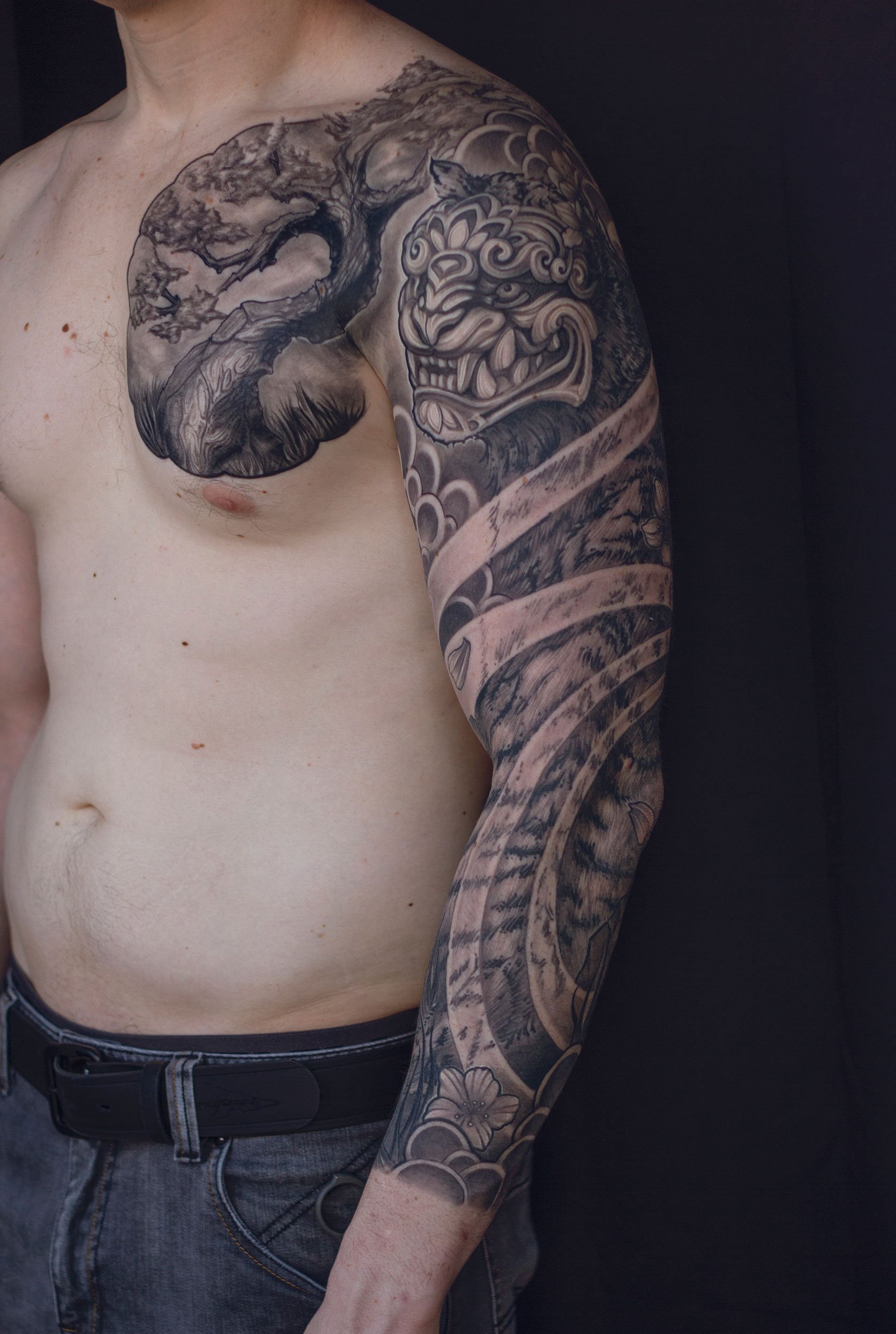 Majestic Roar: Traditional Japanese Tiger Sleeve