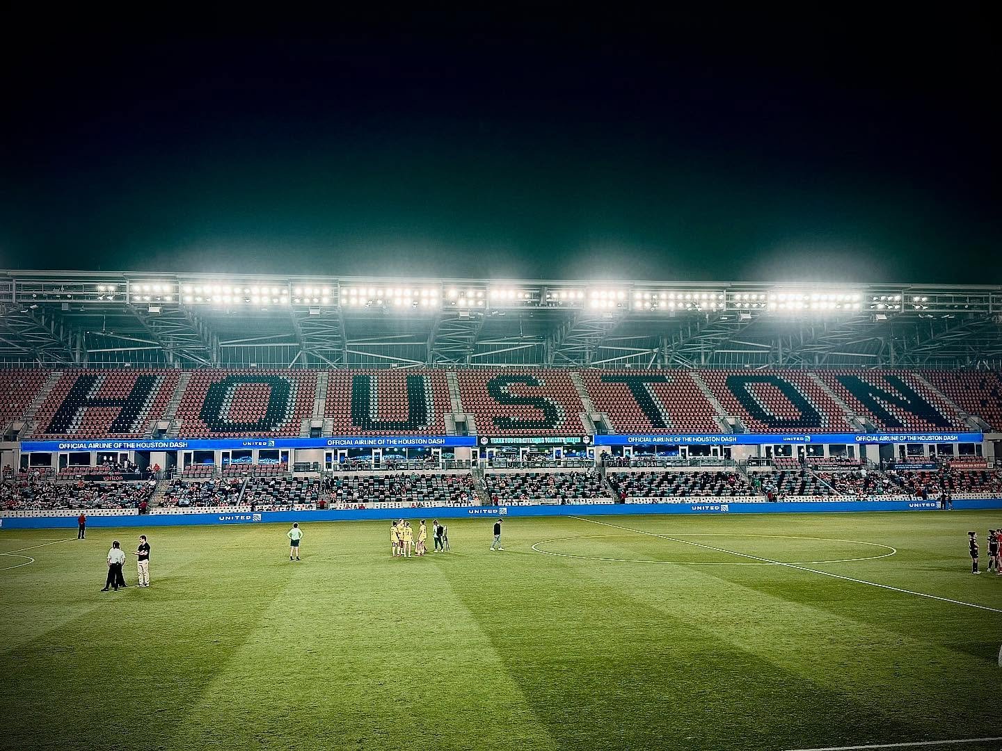 HOUSTON, April 2025 | Houston, Texas
๐ธ: @dallanacamargo
#houston #houstondash #dash #shellenergystadium #stadiumphotography #photography #photoofday #photo #orange #downtownhouston #sports #houstonsports