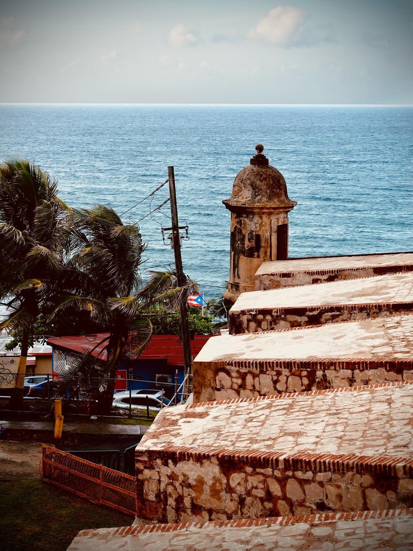 FRENTE AL MAR, JUNE 2025 | Viejo San Juan, Puerto Rico
๐ธ: @dallanacamargo
#puertorico #viejosanjuan #oldsanjuan #puertoricophotography #streetphotography #photooftheday #photography #flag #shorephotography #beach #sonyzv1 #sonyzv1photography