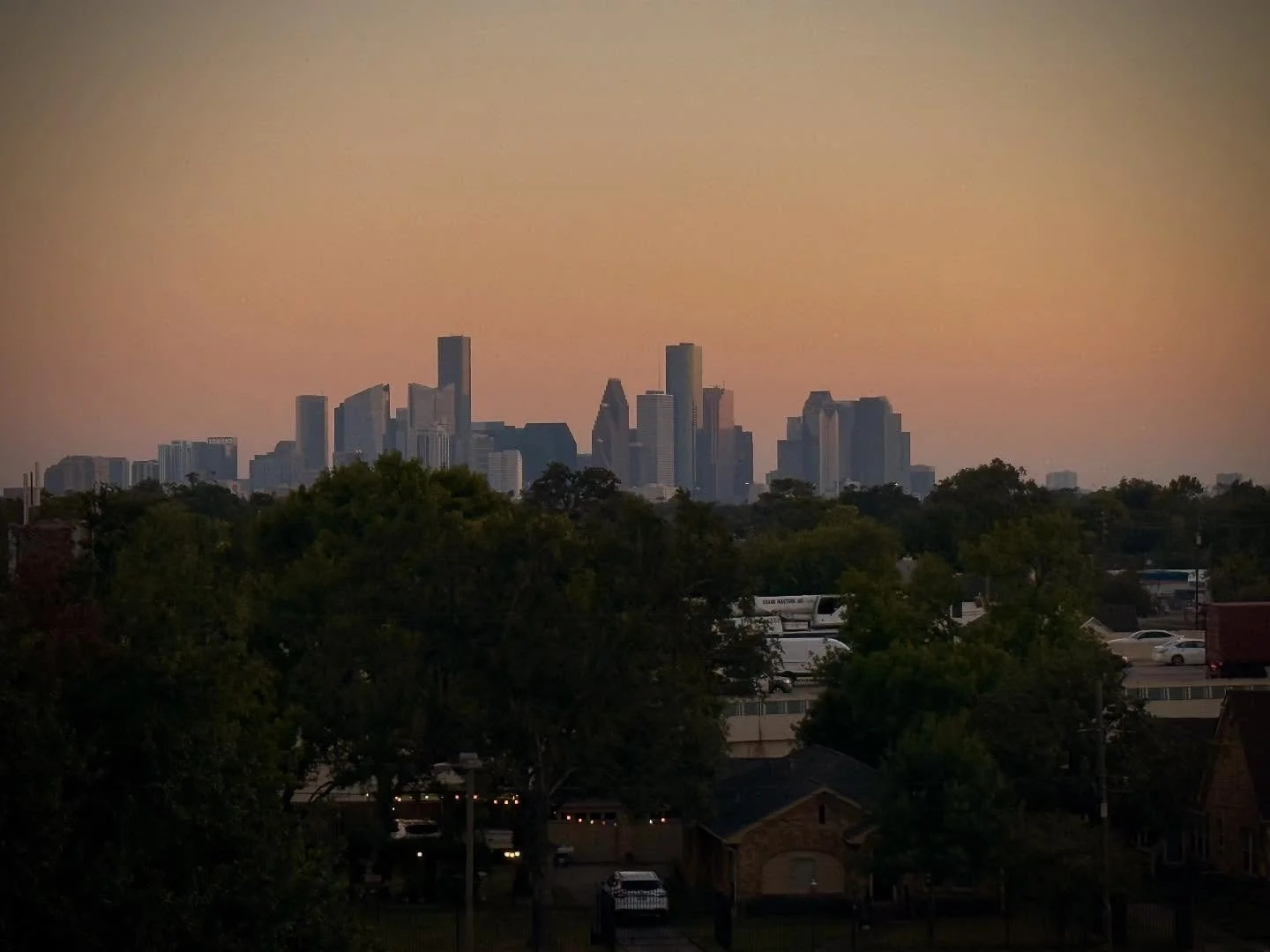 HOUSTON, October 2025 | Houston, Texas 

📸: @dallanacamargo 

#houston #photooftheday #photography #skylinephotography #houstonskyline #iphone16pro #iphone16prophotography