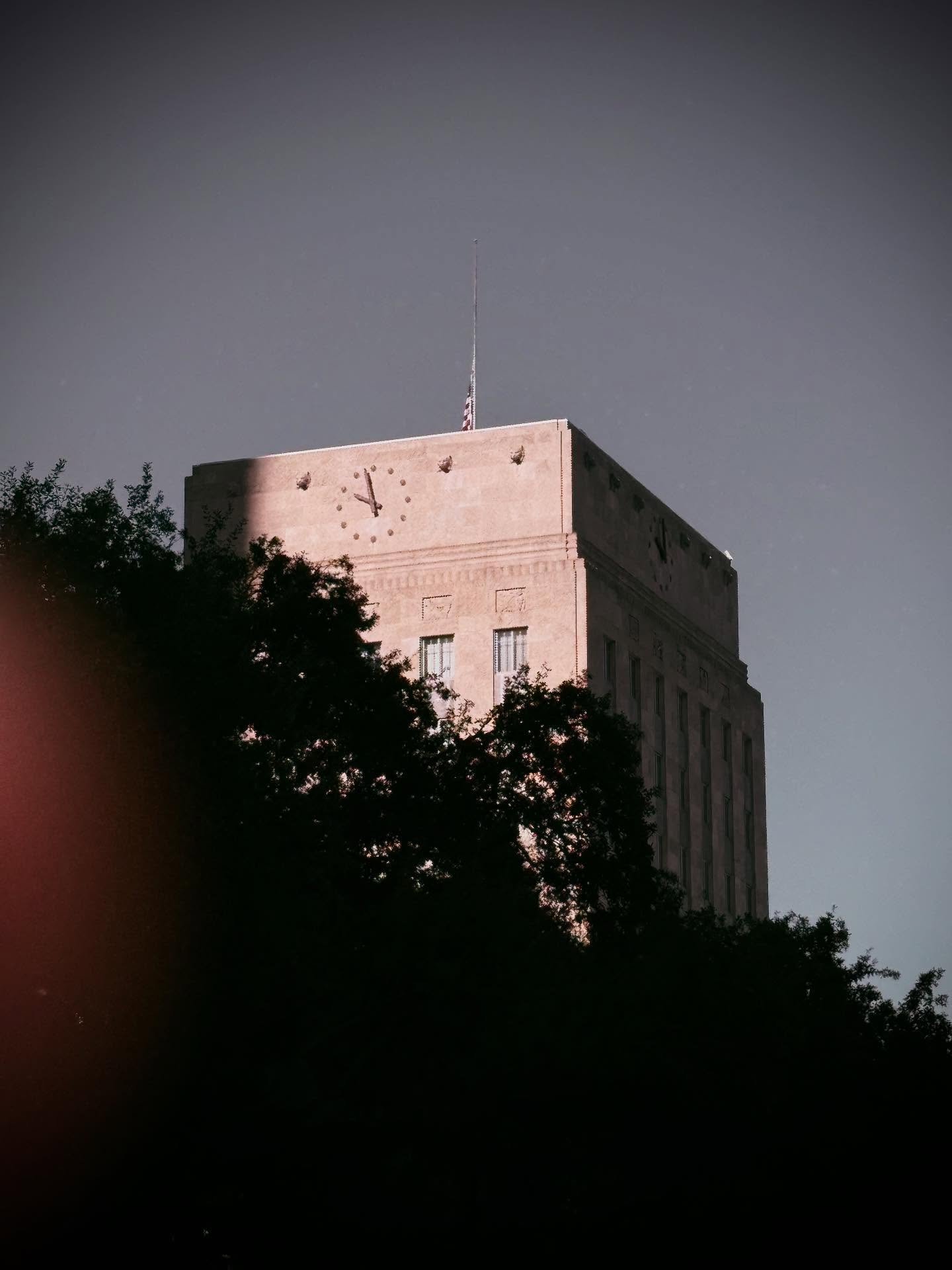 HTOWN CITY HALL 2025&rsquo; , November 2025 | Houston , Texas

📸: @dallanacamargo 

#houston #houstonphotography #houstoncityhall #iphone16prophotography #iphone16pro